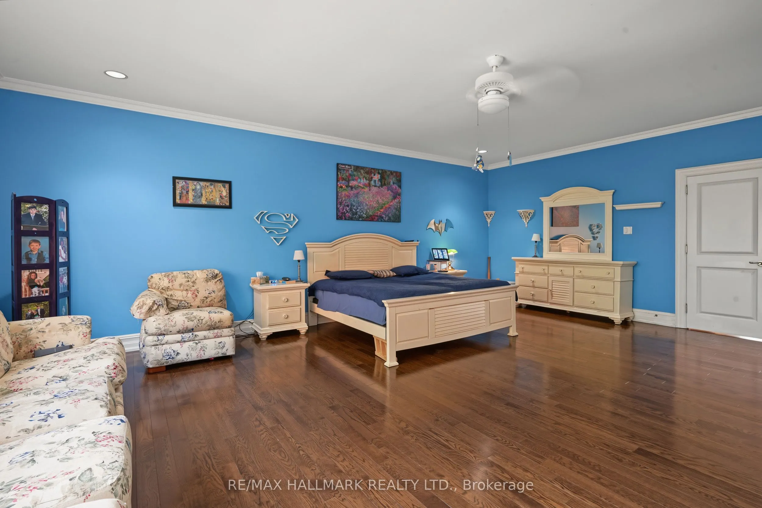 28 Renaissance Court W