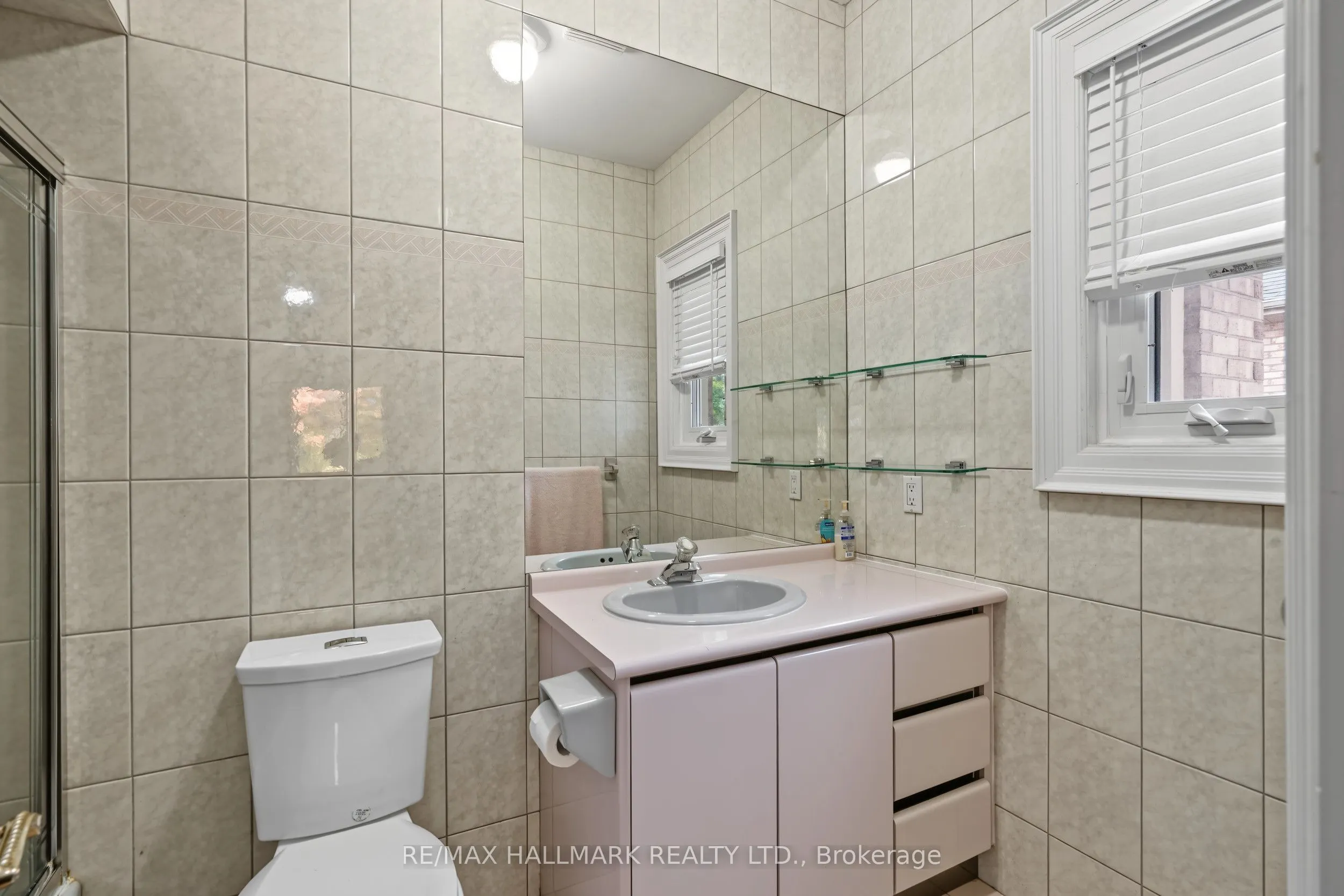 28 Renaissance Court W