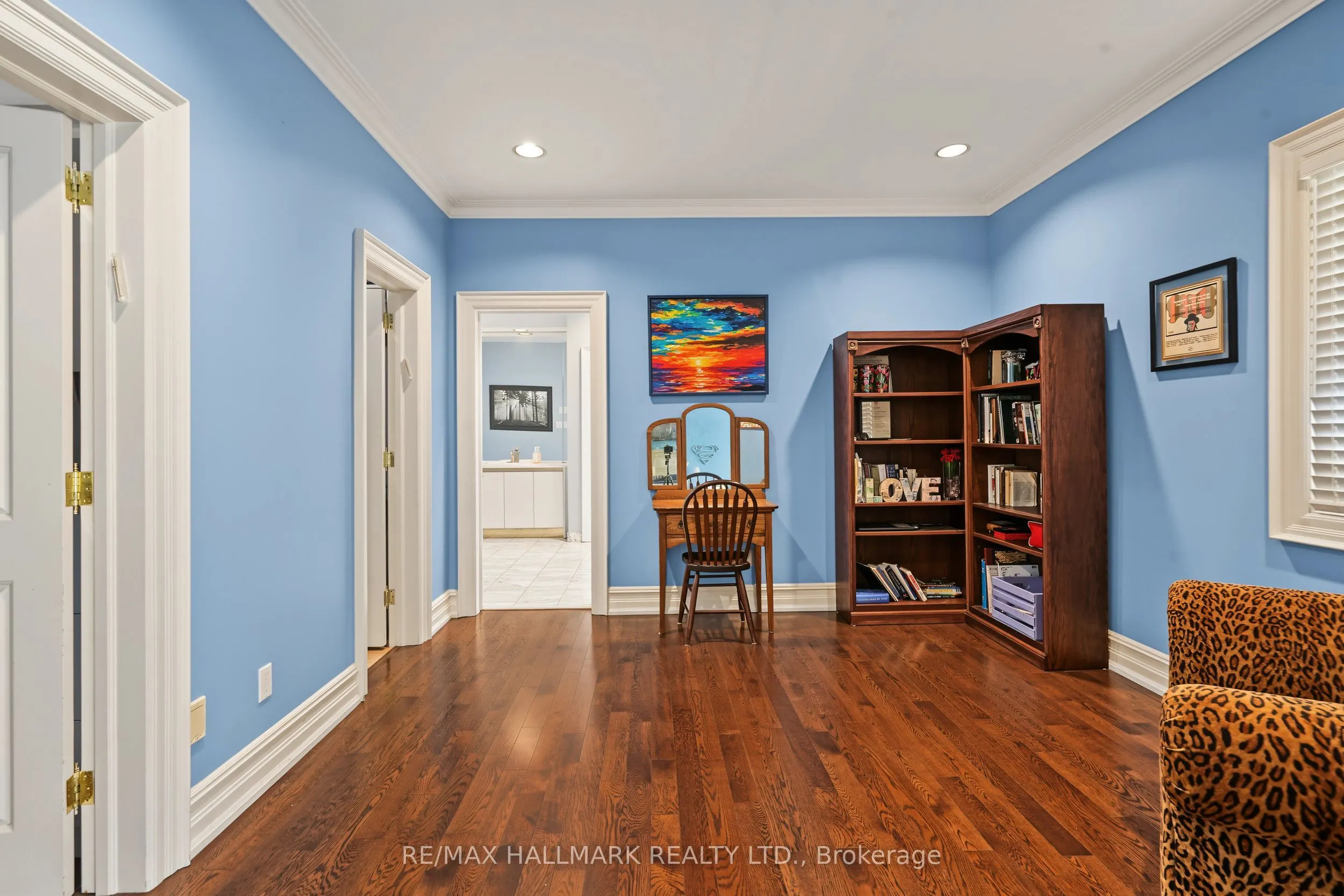 28 Renaissance Court W