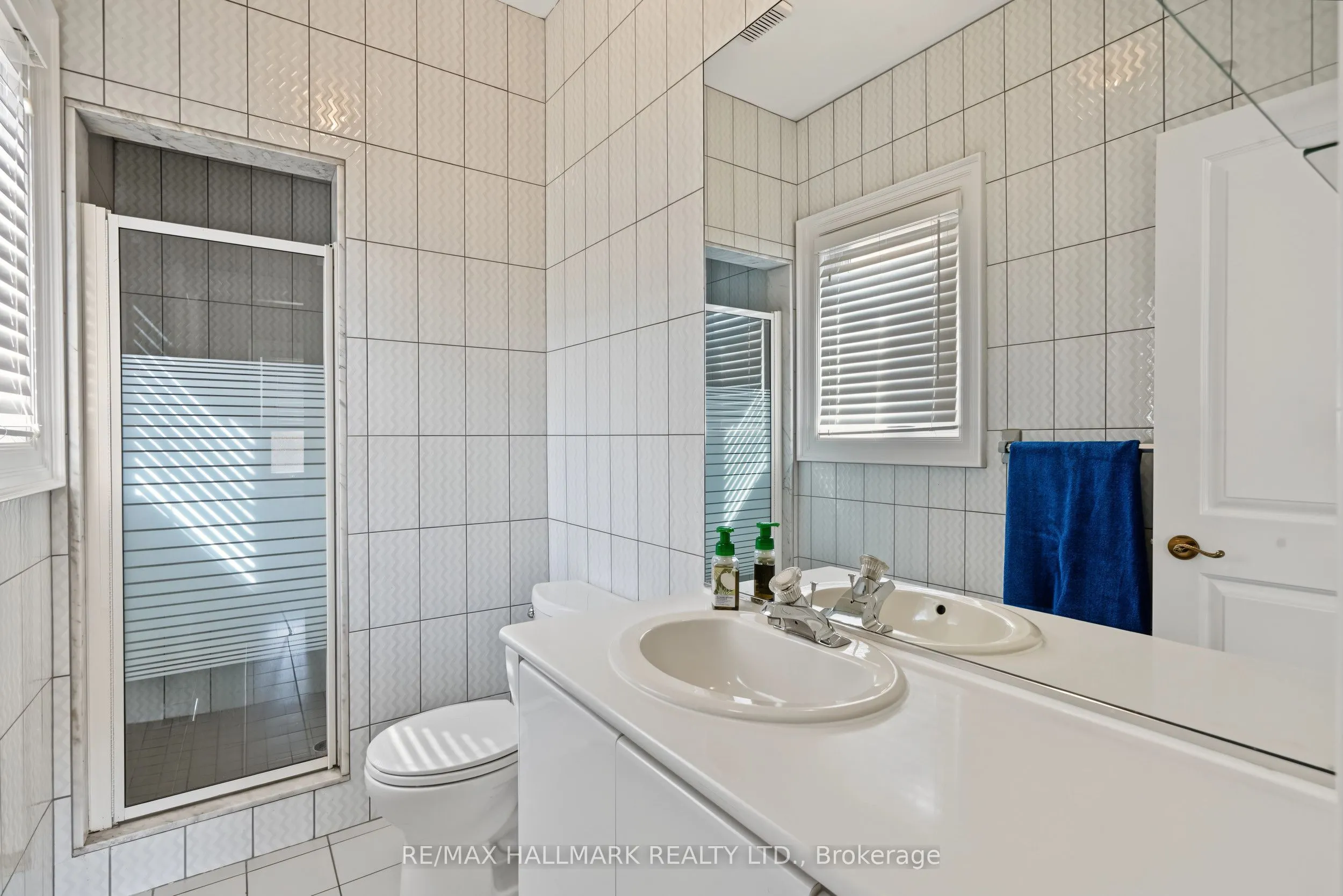 28 Renaissance Court W