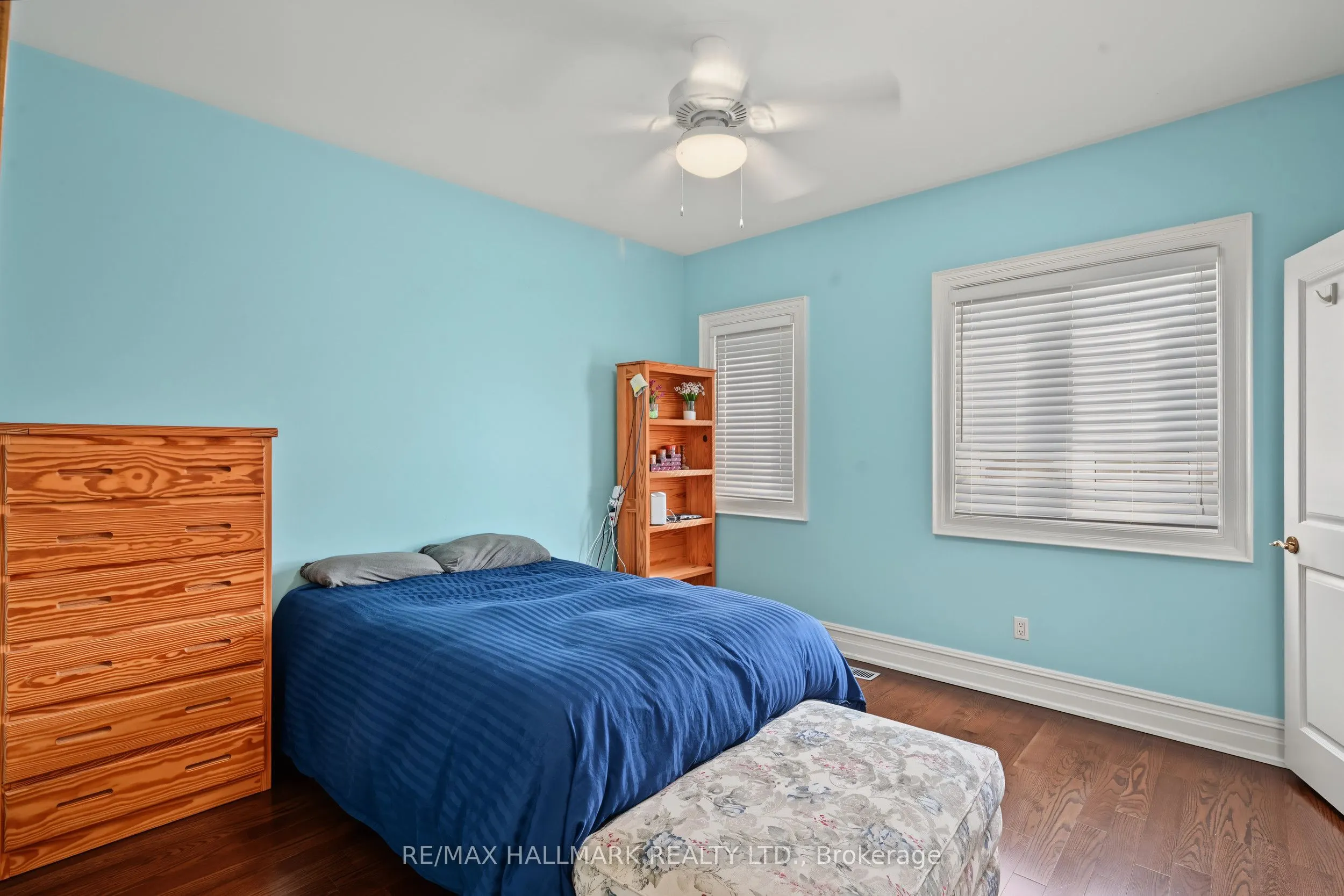 28 Renaissance Court W