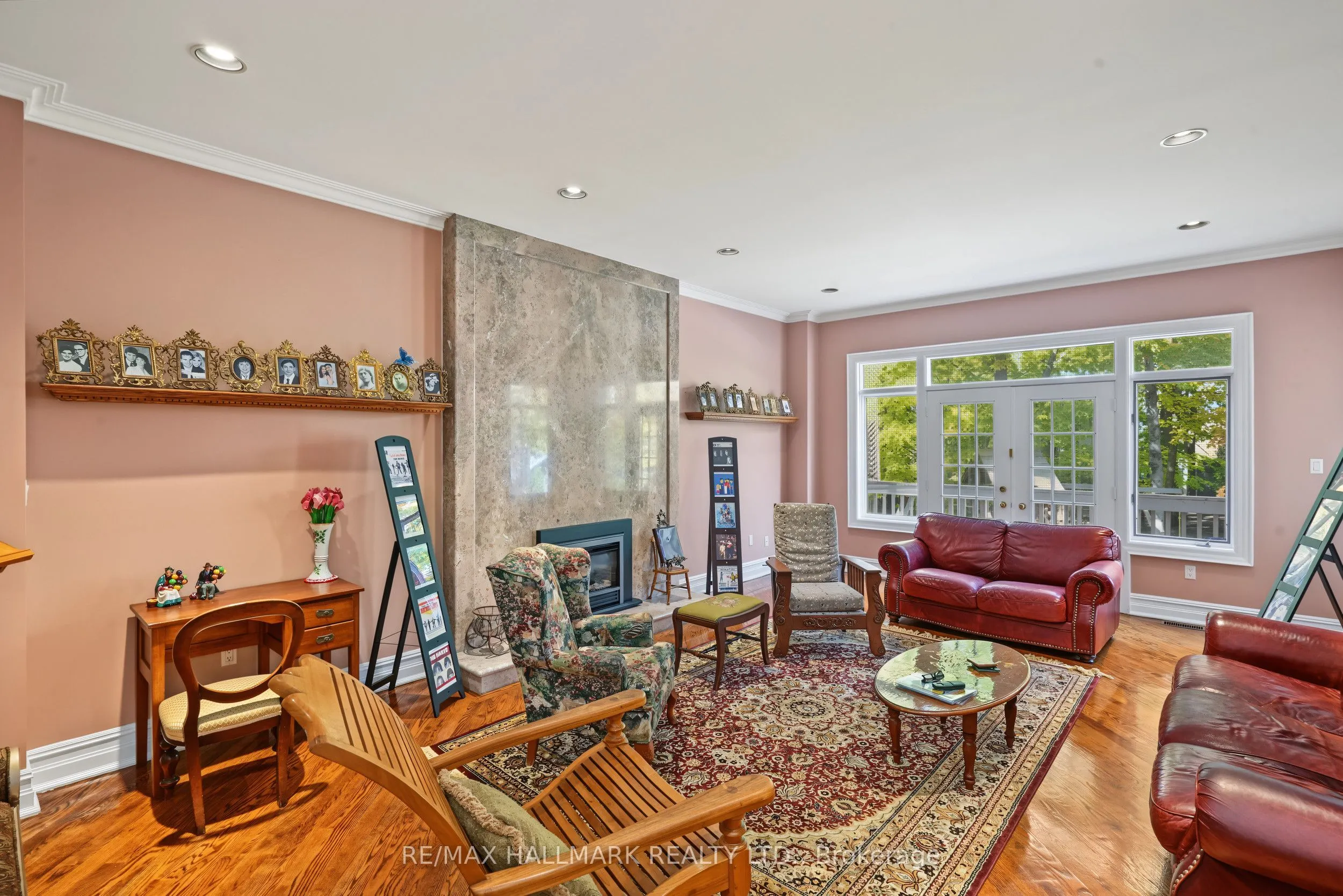 28 Renaissance Court W