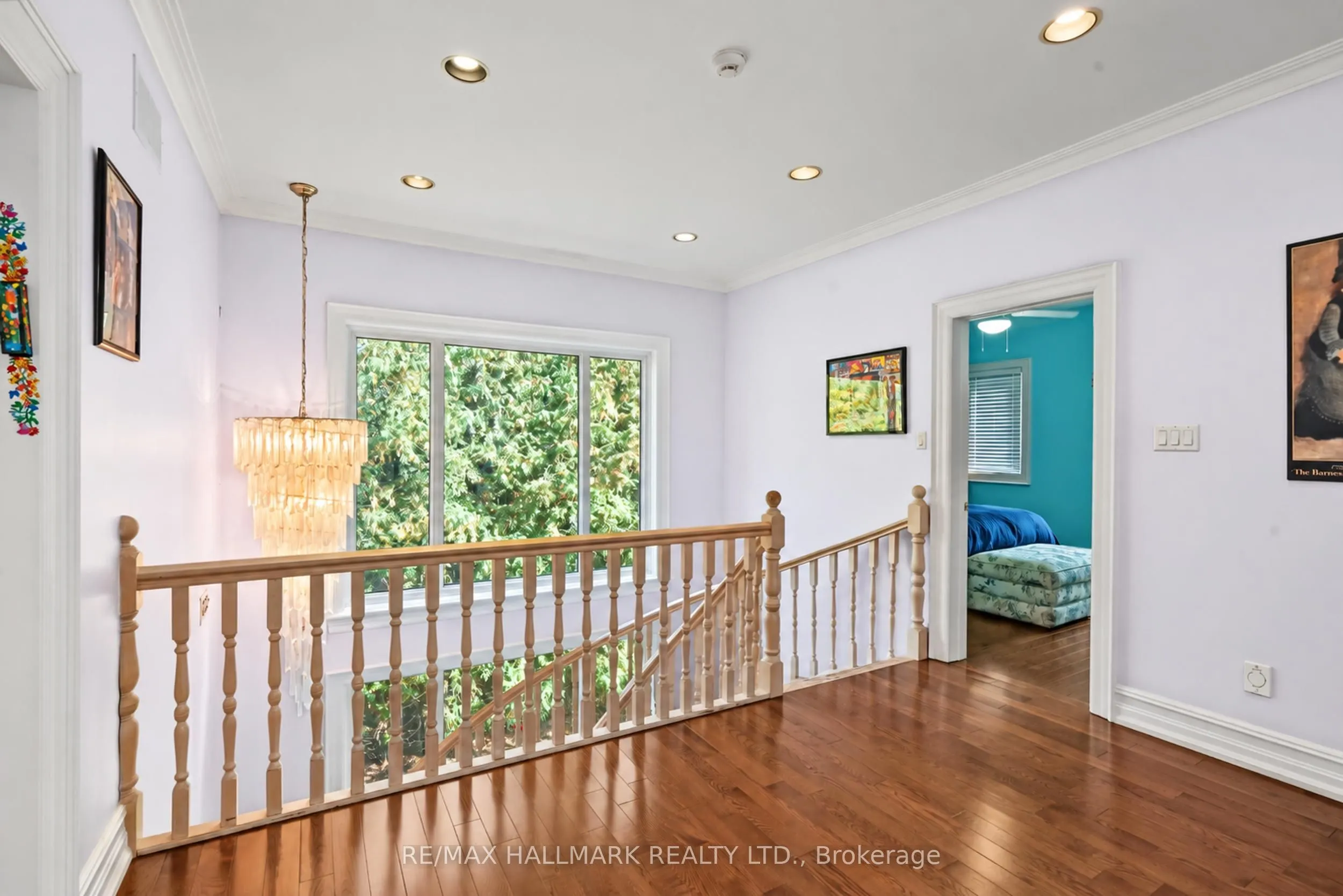 28 Renaissance Court W