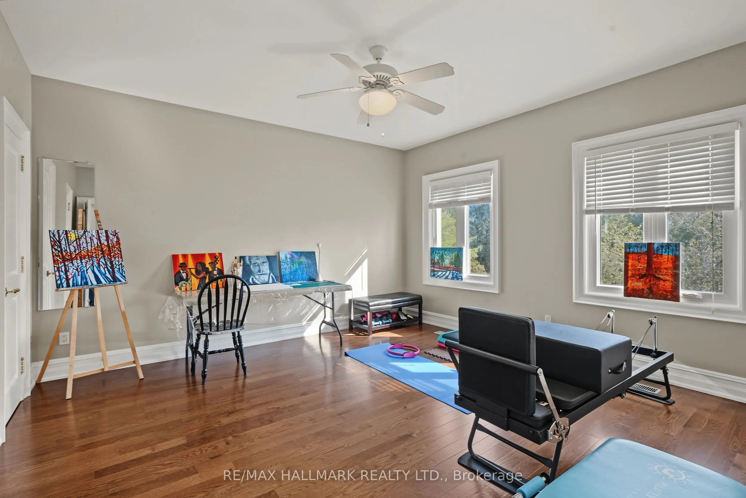 28 Renaissance Court W