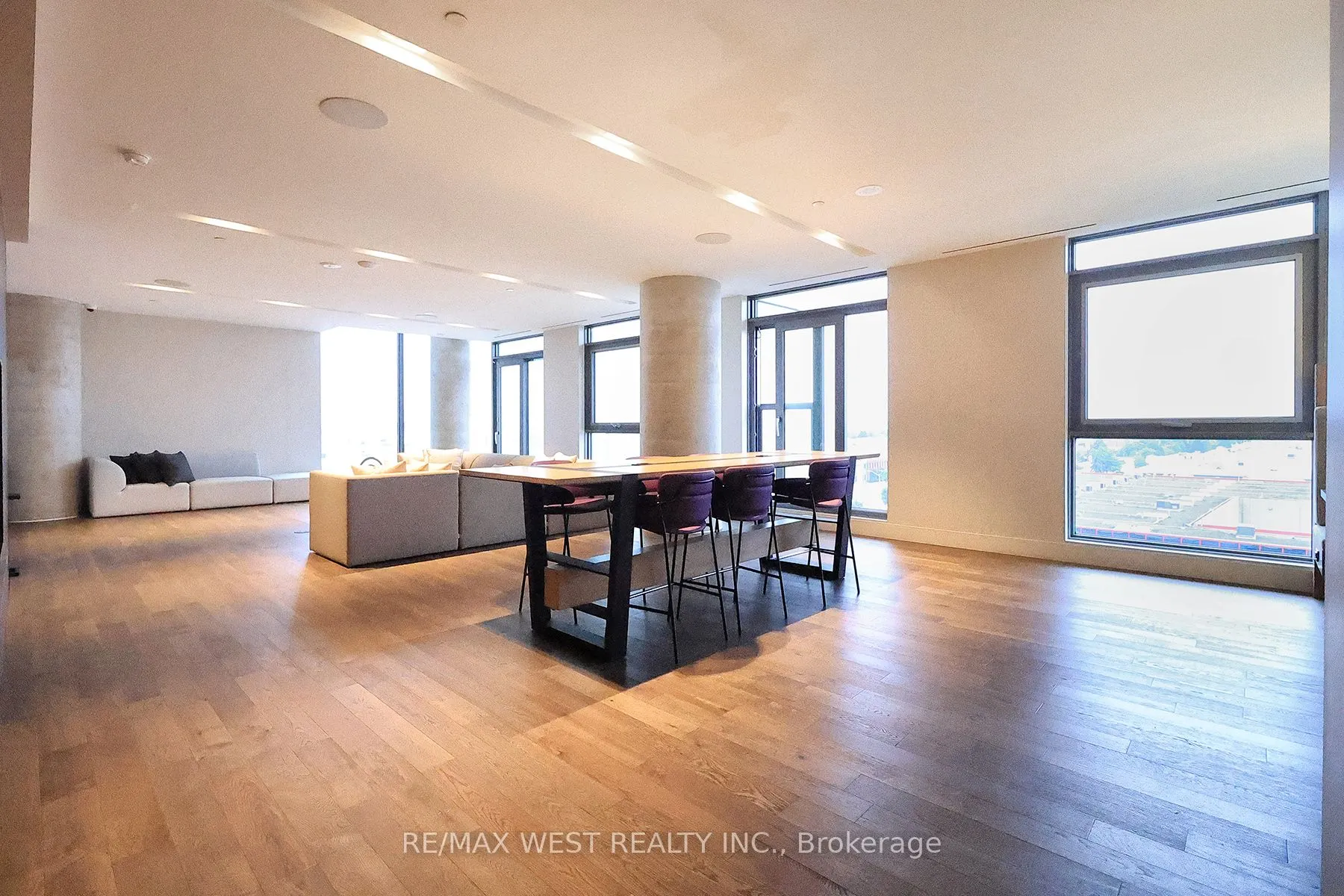 1000 Portage Parkway #2009