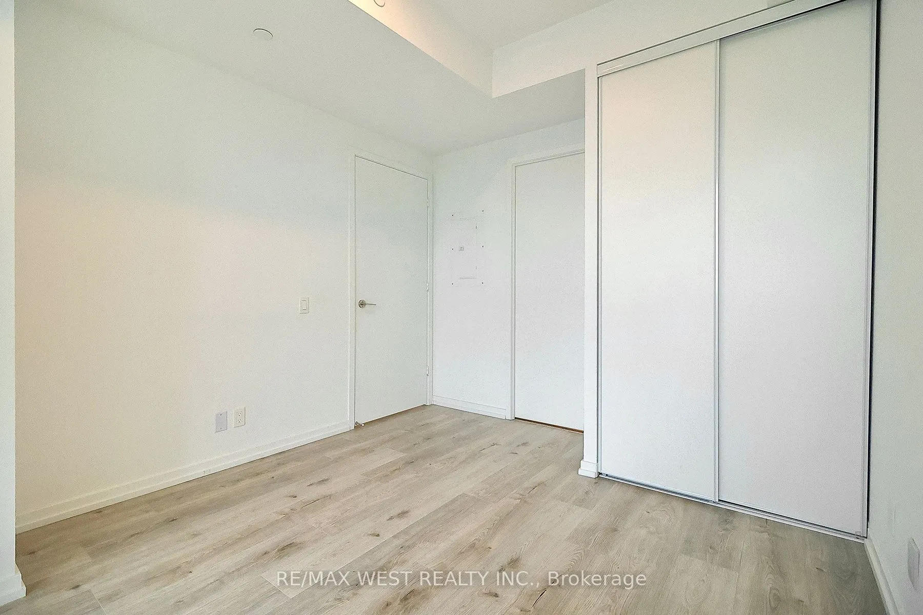 1000 Portage Parkway #2009