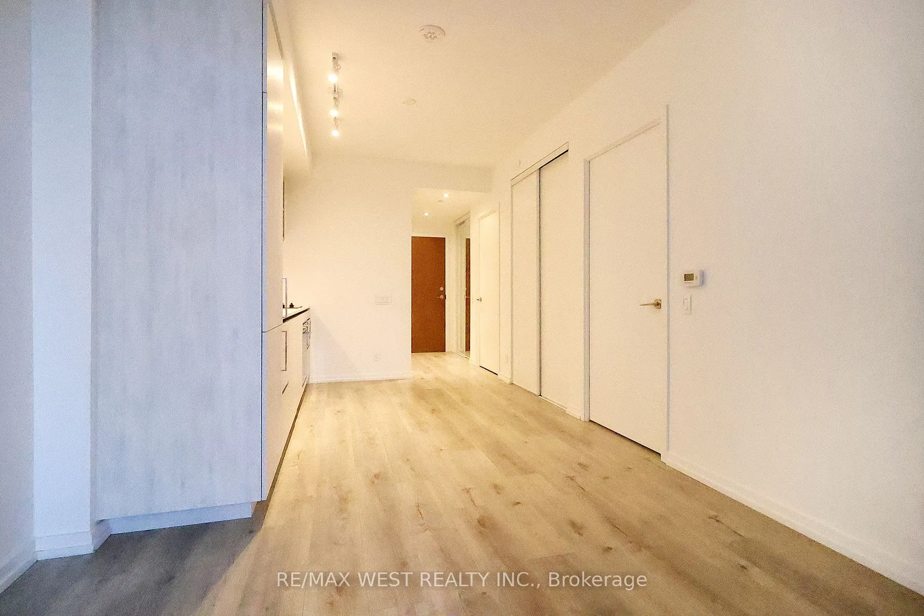1000 Portage Parkway #2009