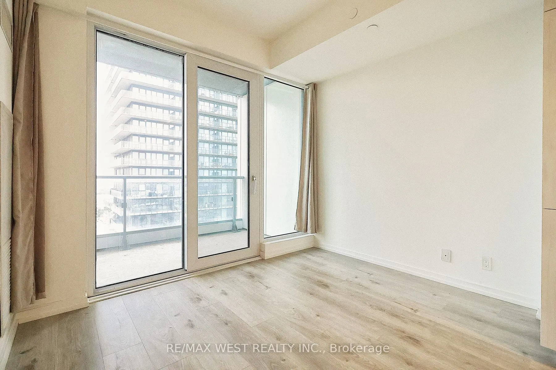 1000 Portage Parkway #2009