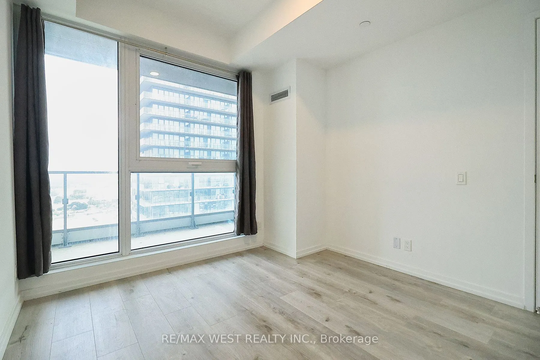 1000 Portage Parkway #2009