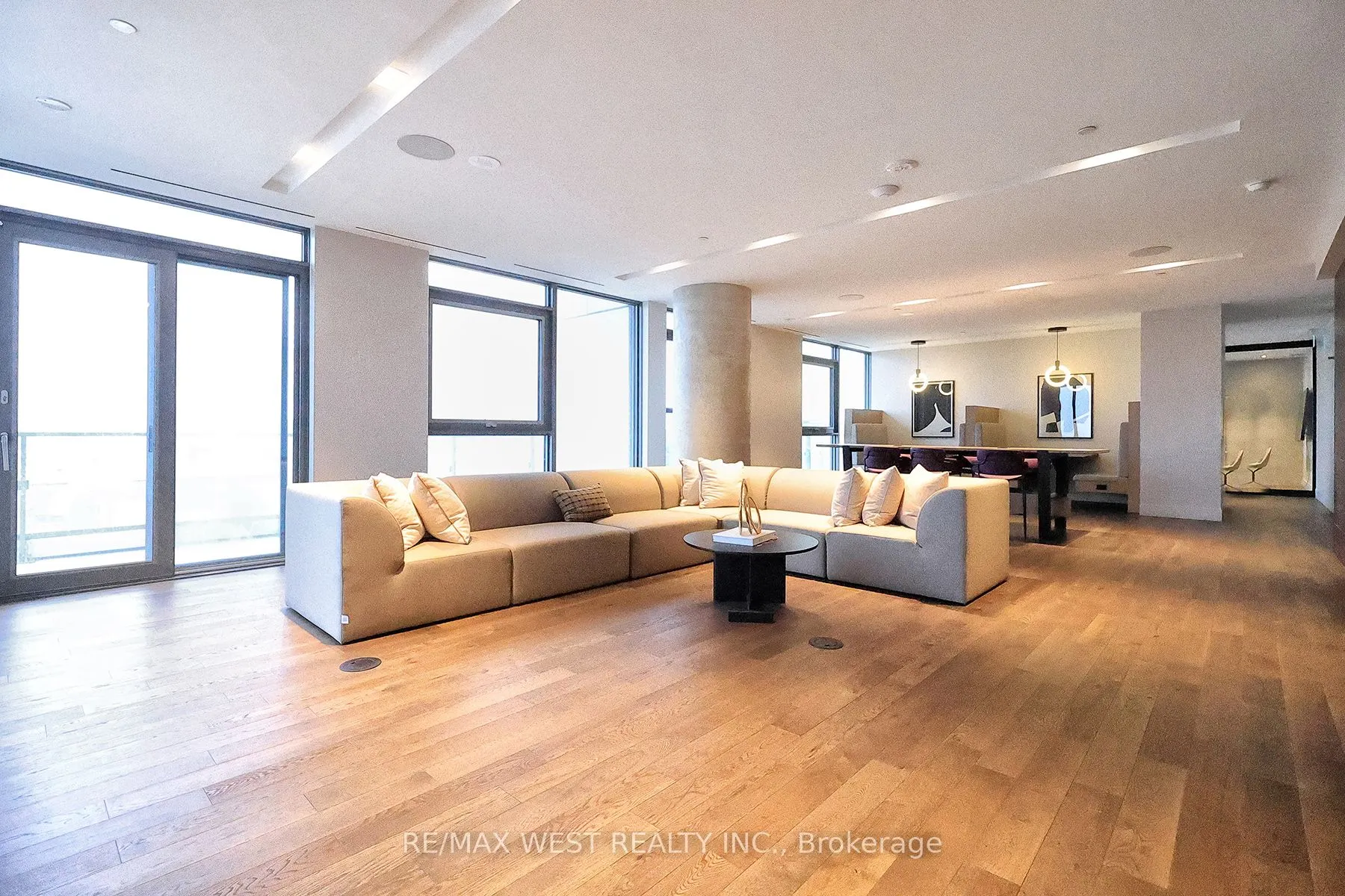 1000 Portage Parkway #2009