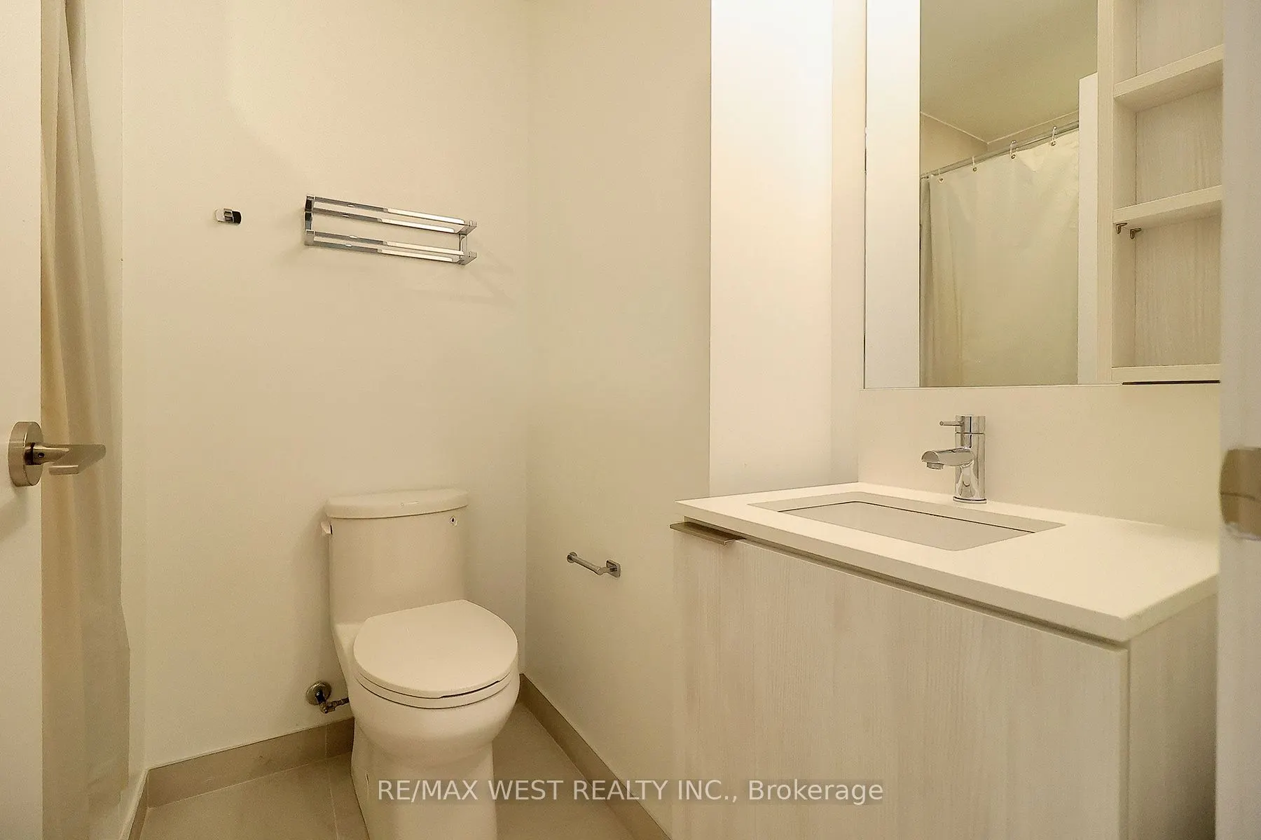 1000 Portage Parkway #2009