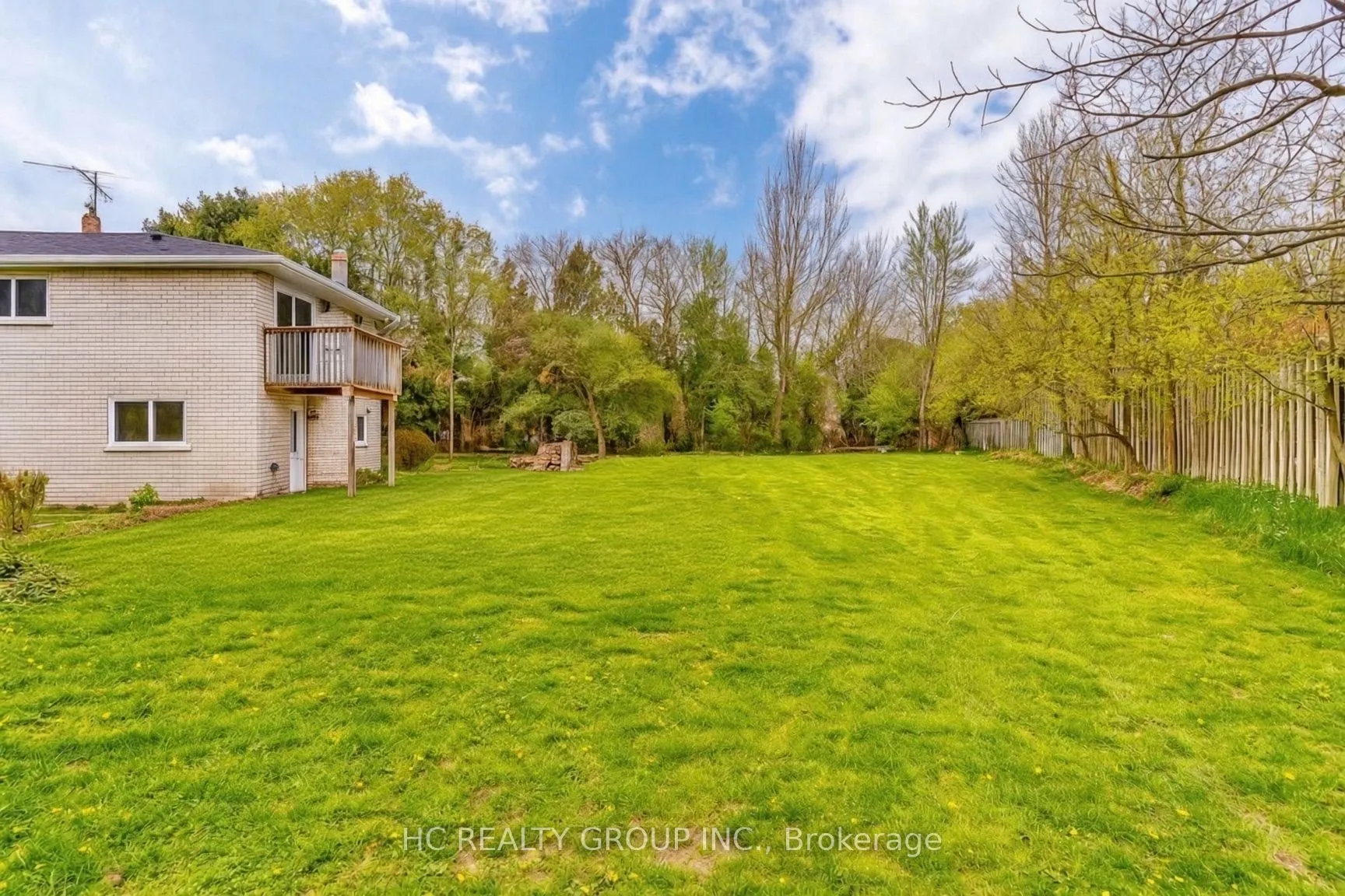 32 B King Richard Court