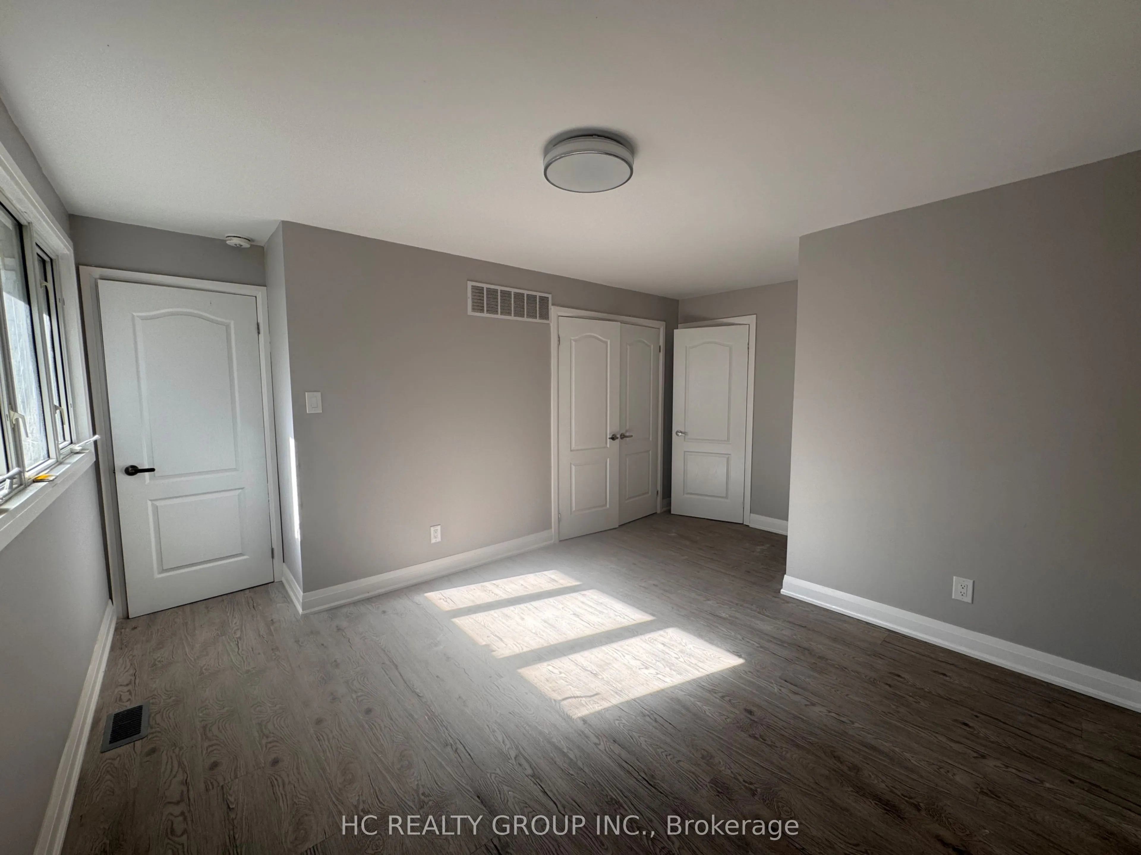 32 B King Richard Court