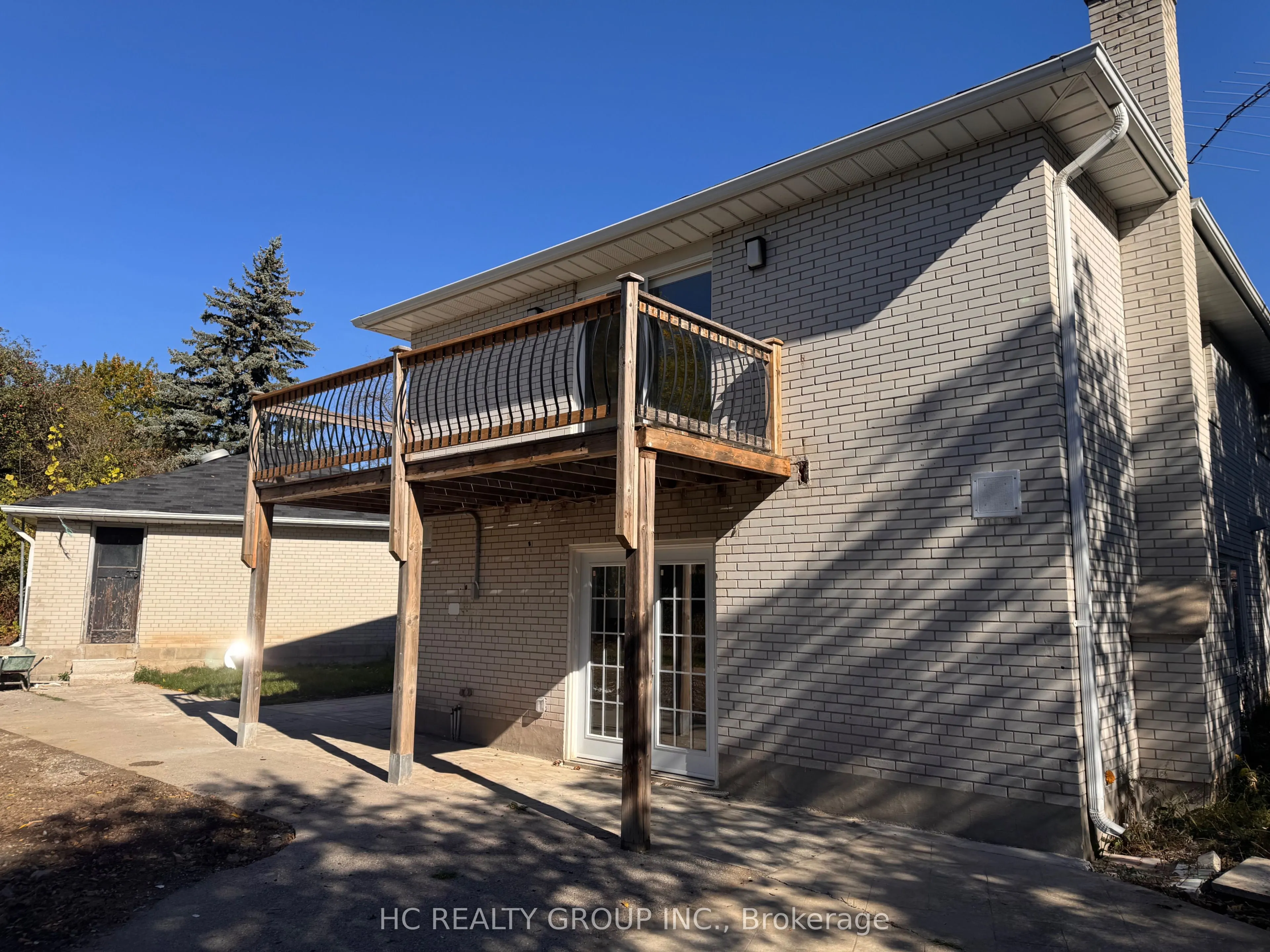 32 B King Richard Court