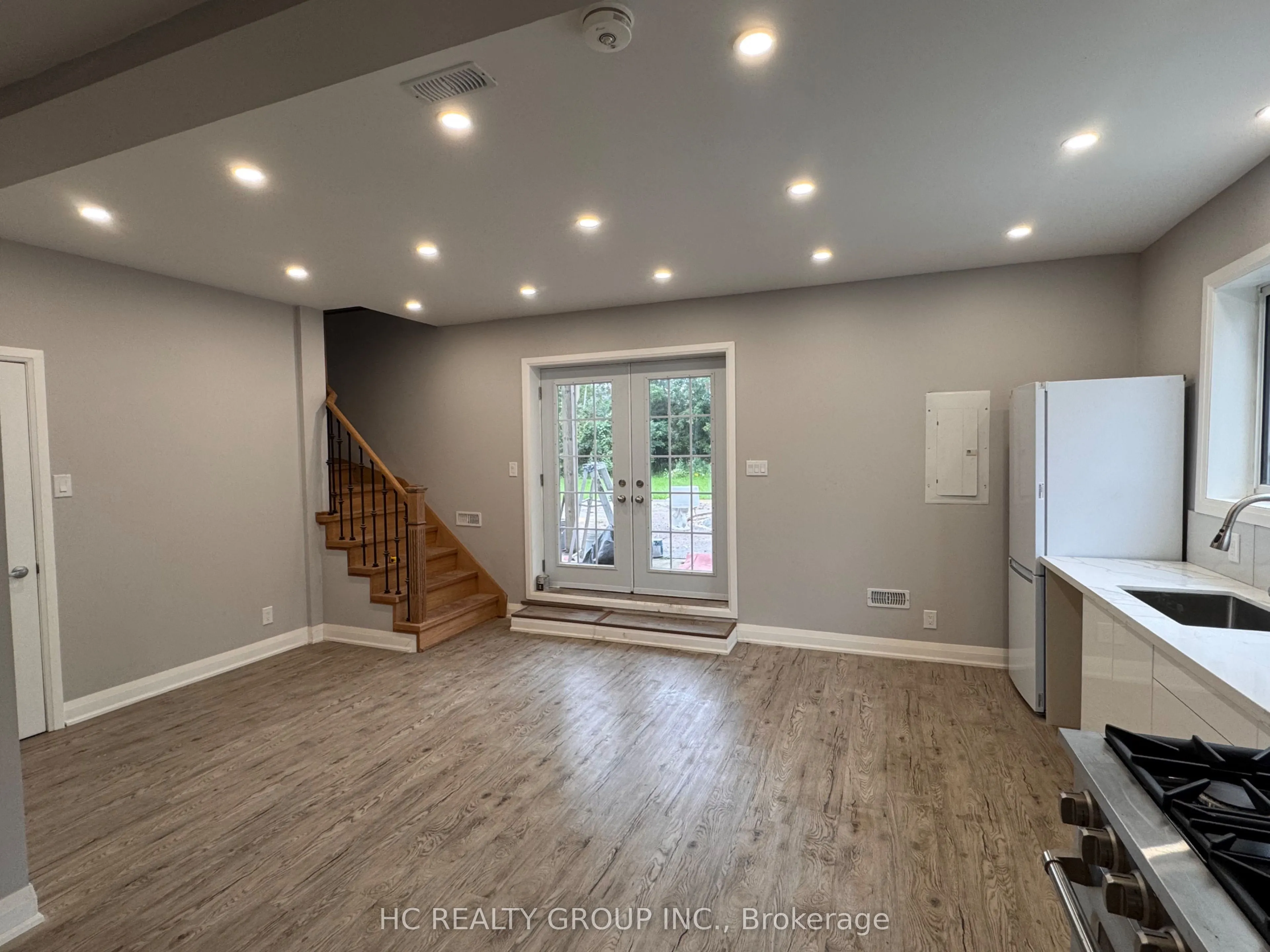 32 B King Richard Court
