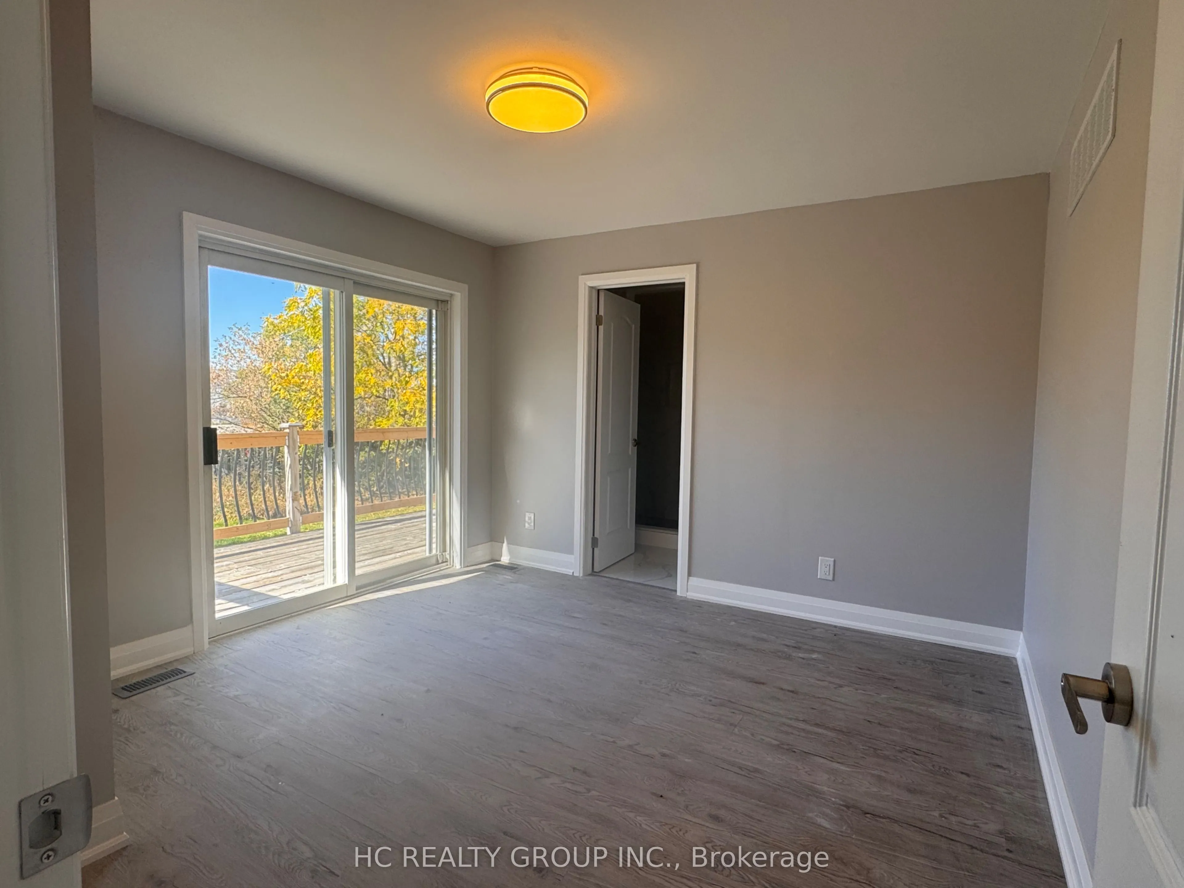 32 B King Richard Court