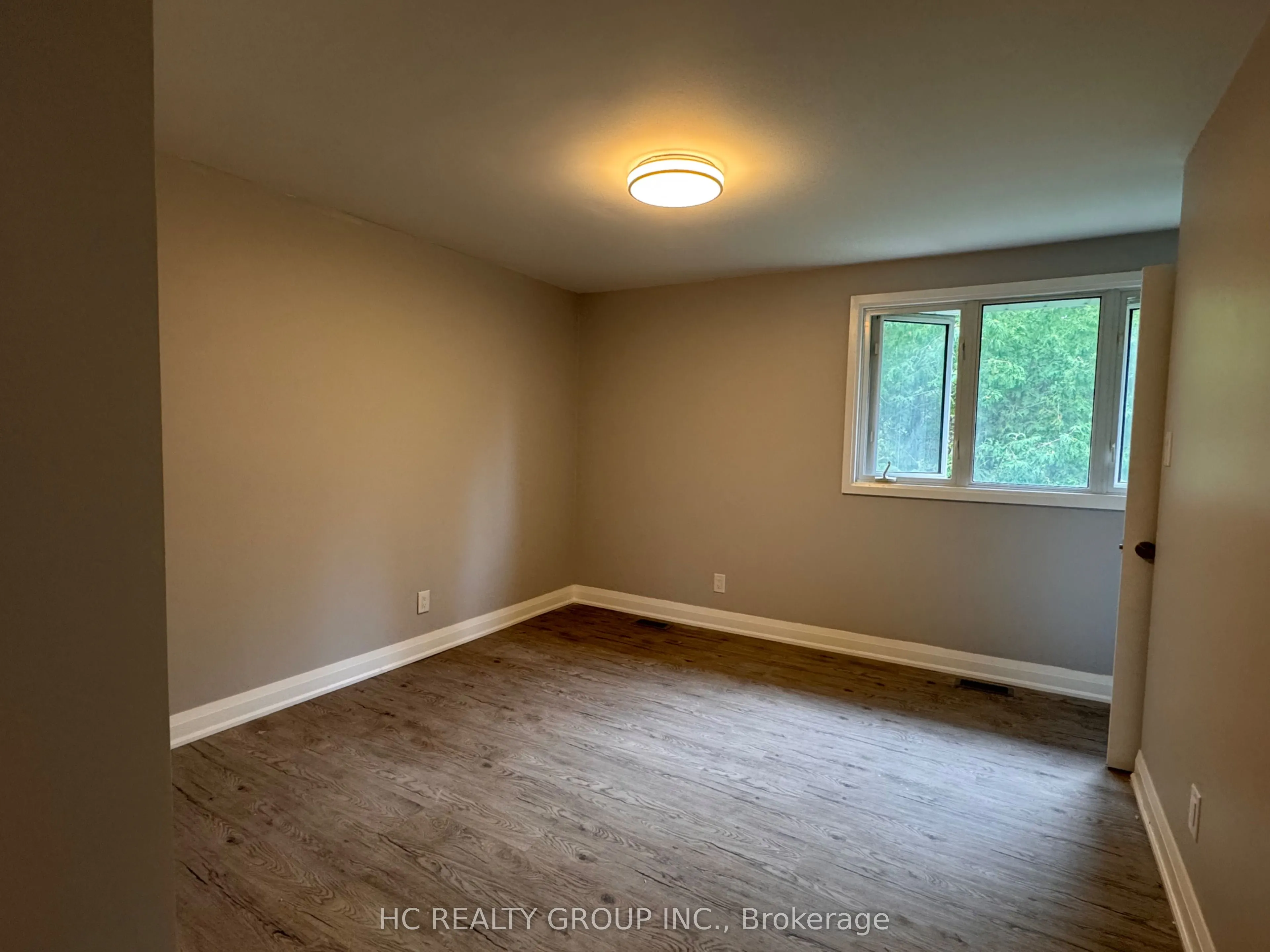 32 B King Richard Court