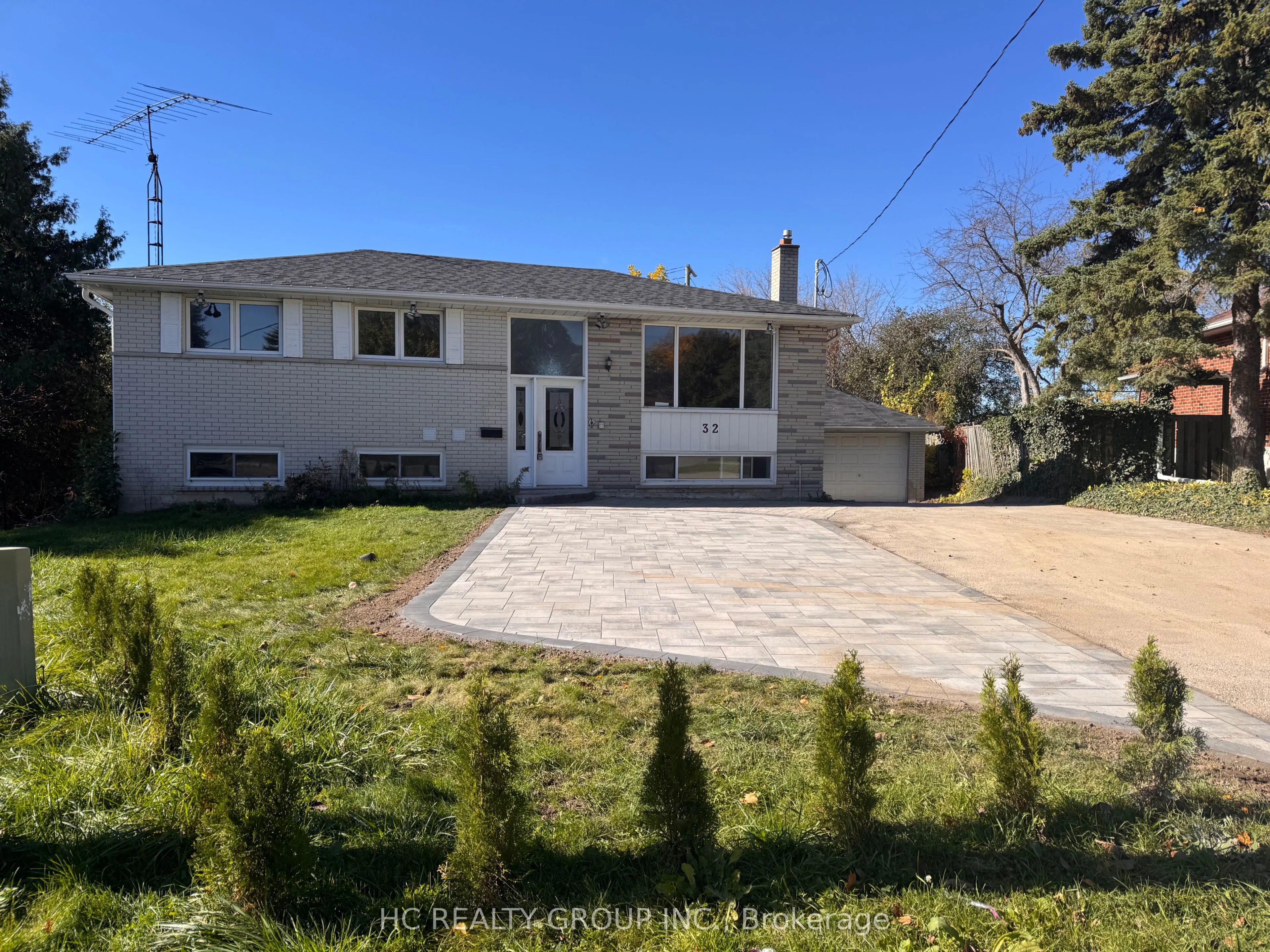 32 B King Richard Court