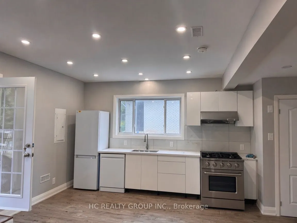 32 B King Richard Court