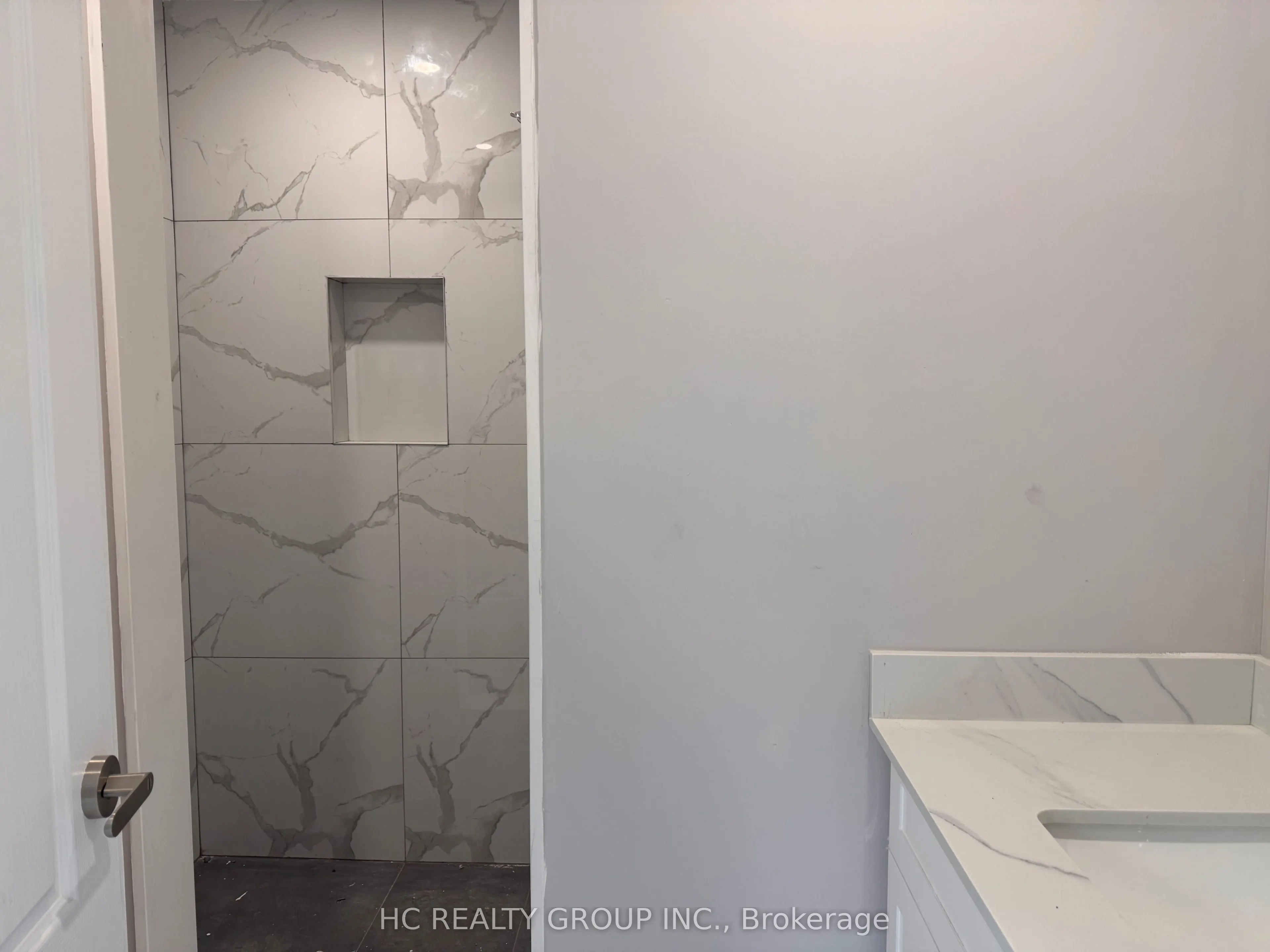 32 B King Richard Court