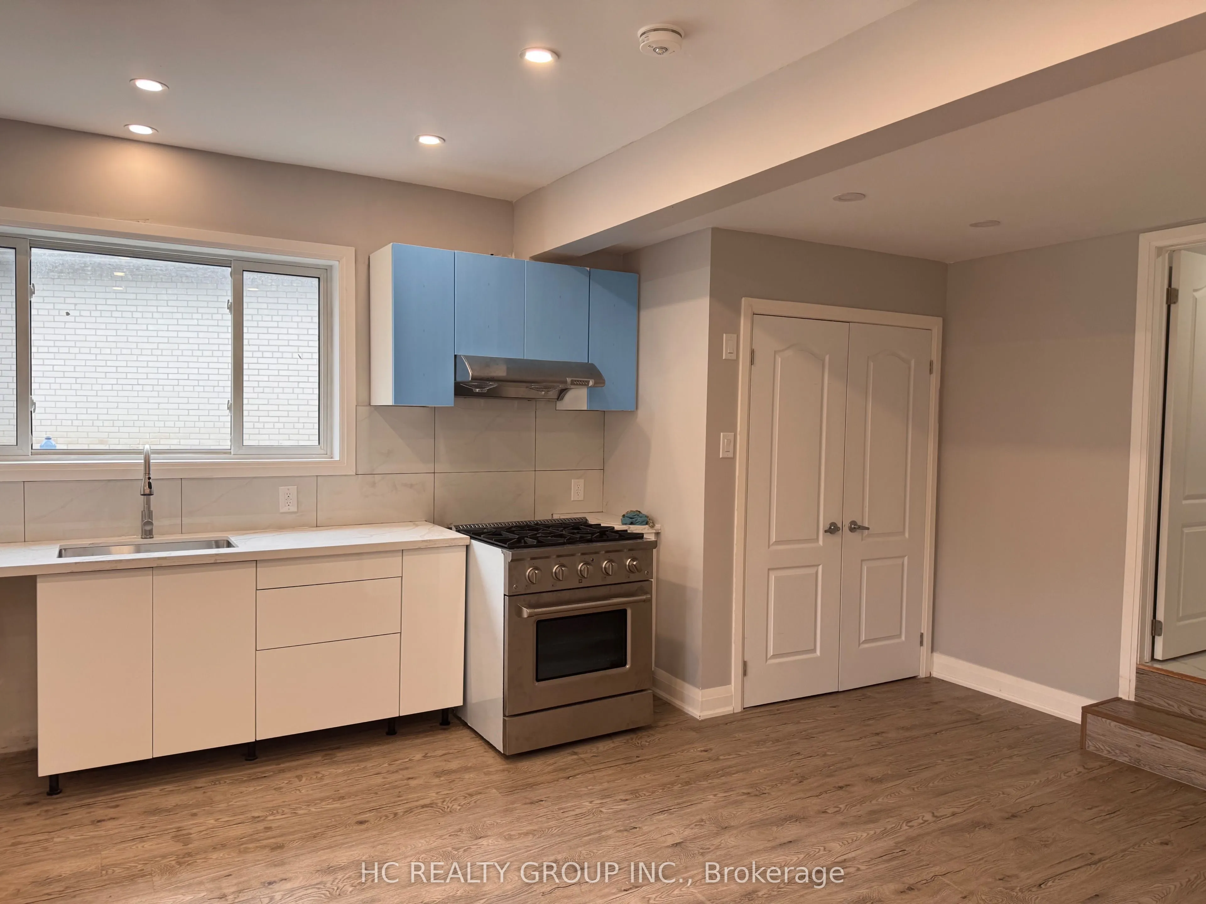 32 B King Richard Court