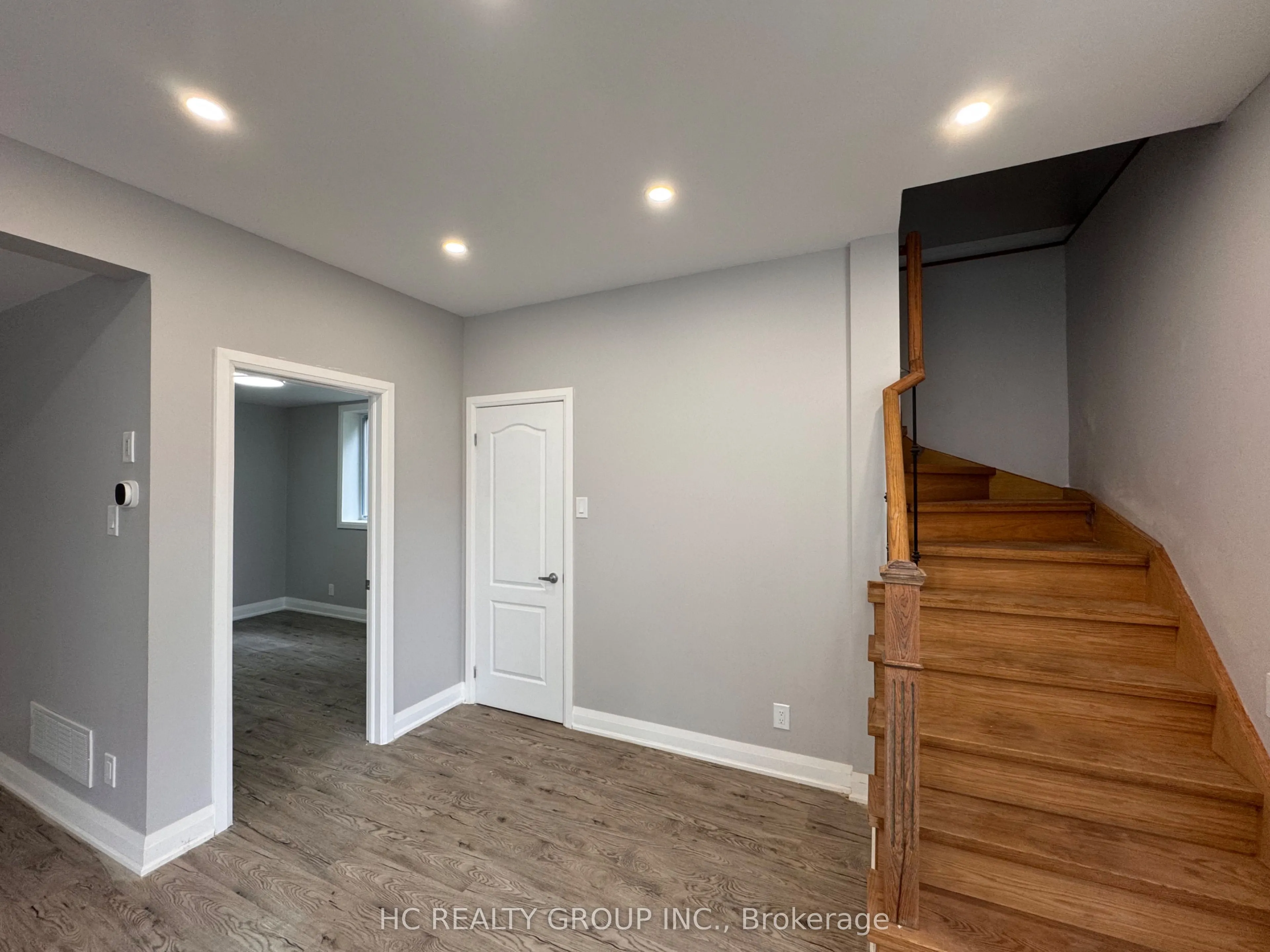 32 B King Richard Court