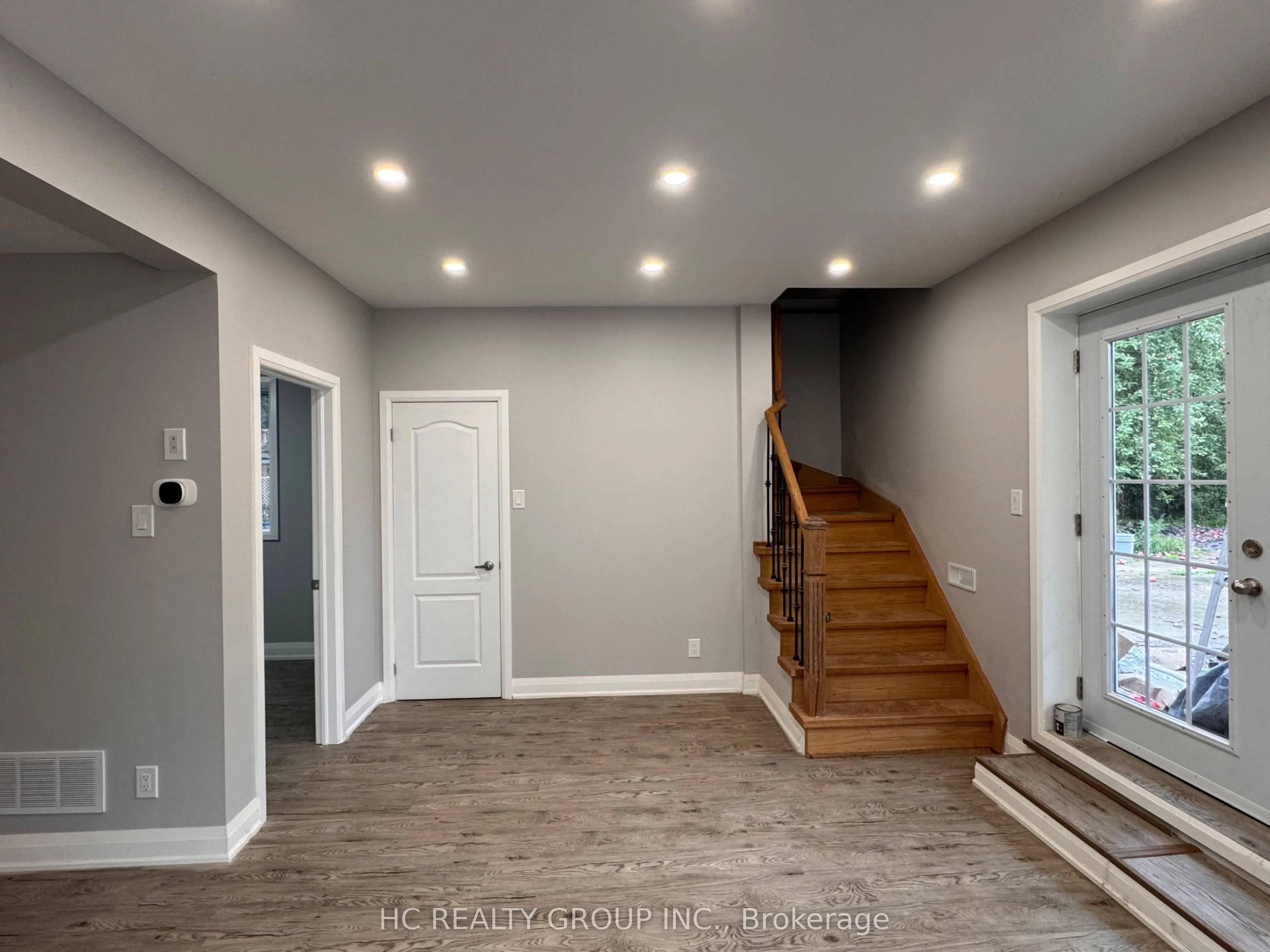 32 B King Richard Court