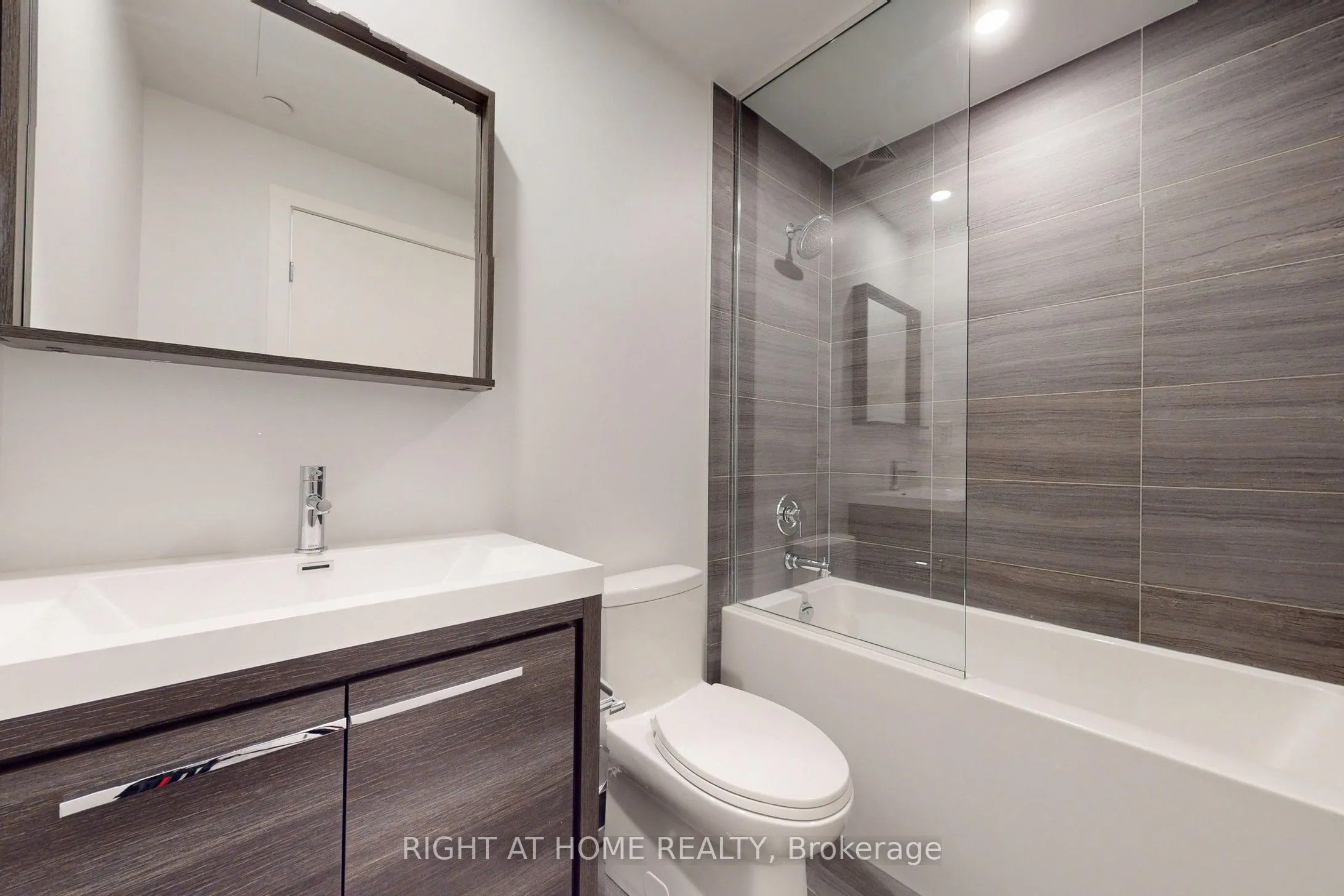 5 Meadowdale Road #2204