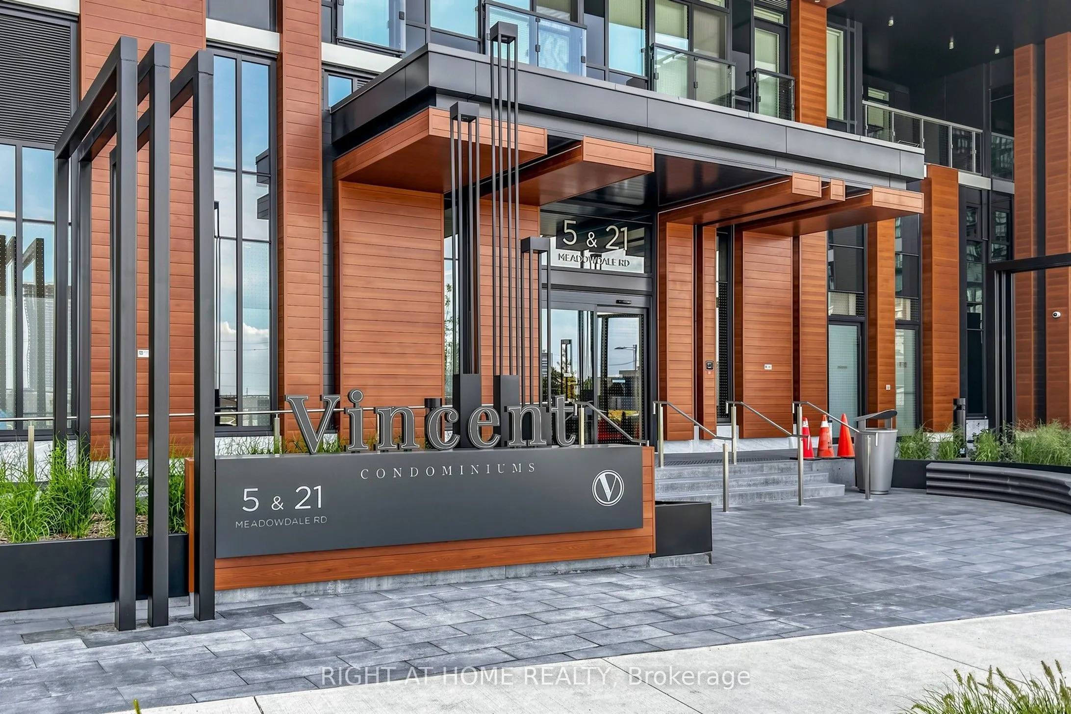 5 Meadowdale Road #2204
