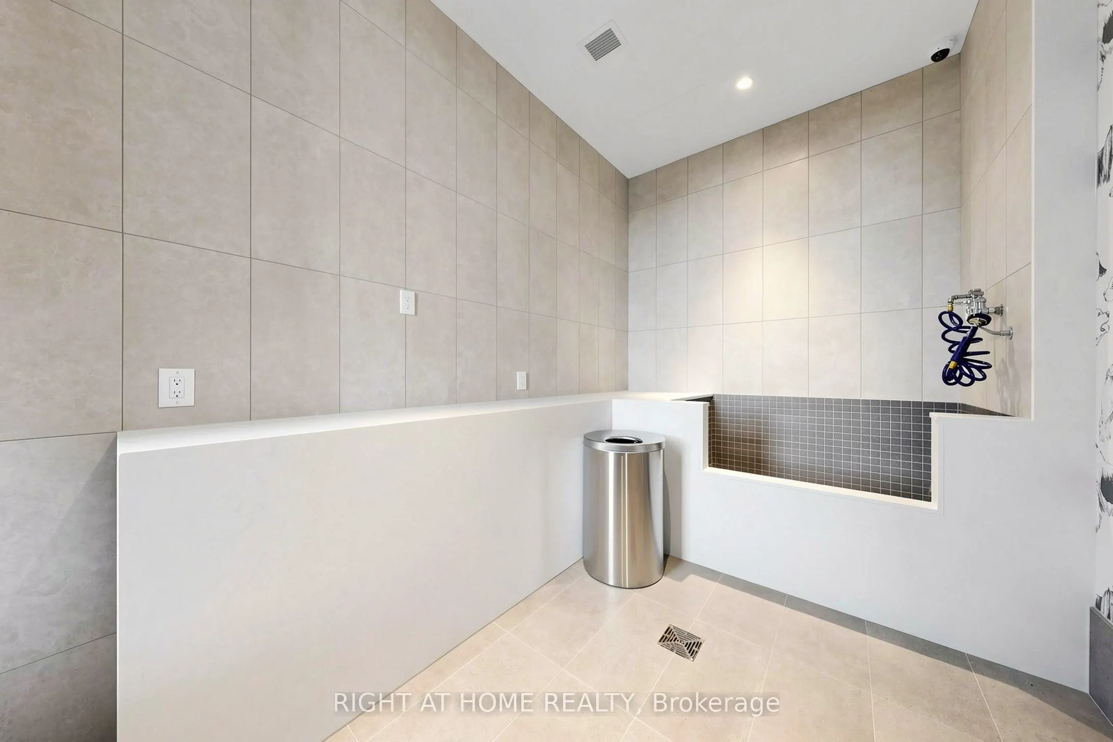 5 Meadowdale Road #2204