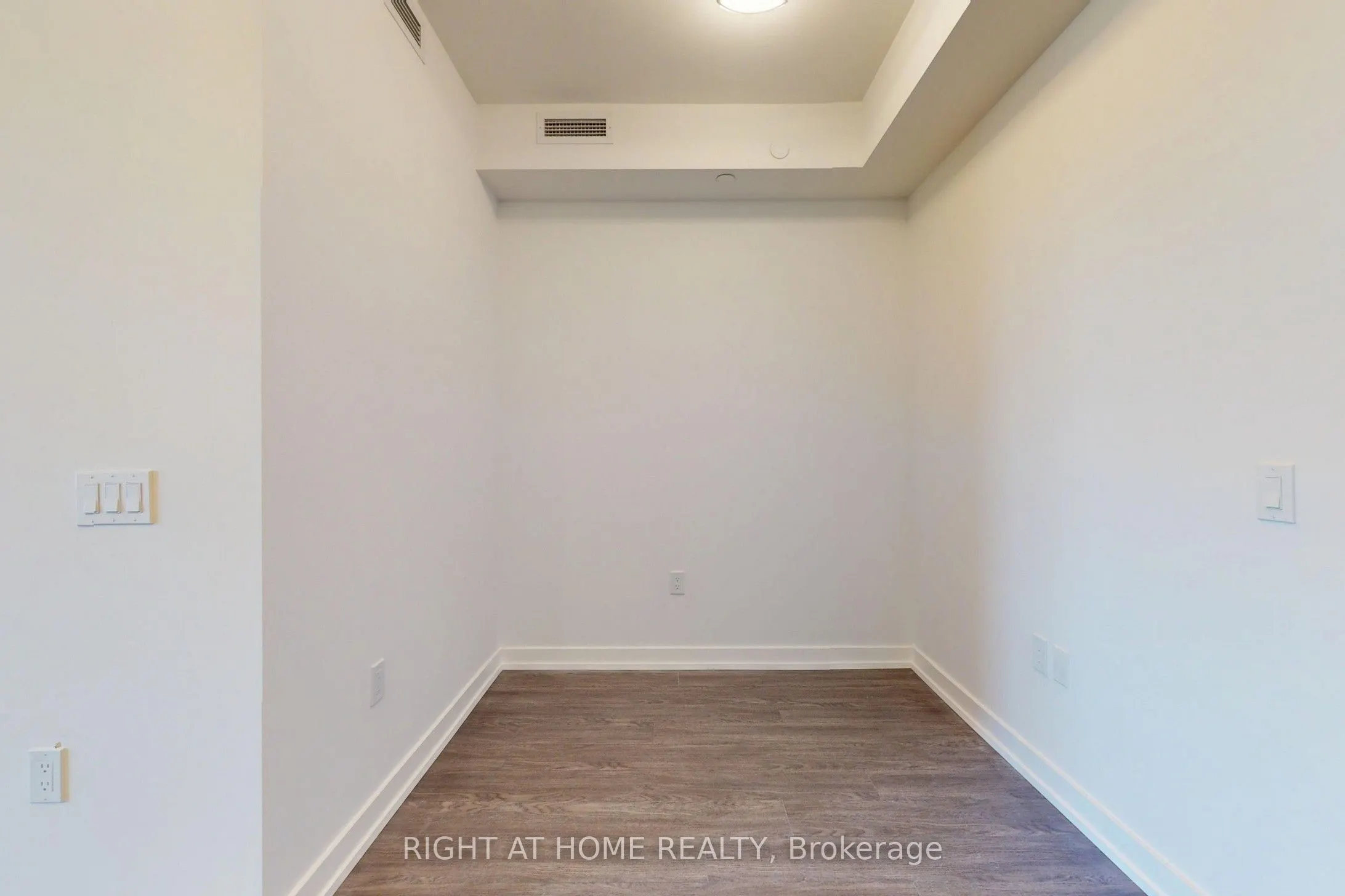 5 Meadowdale Road #2204