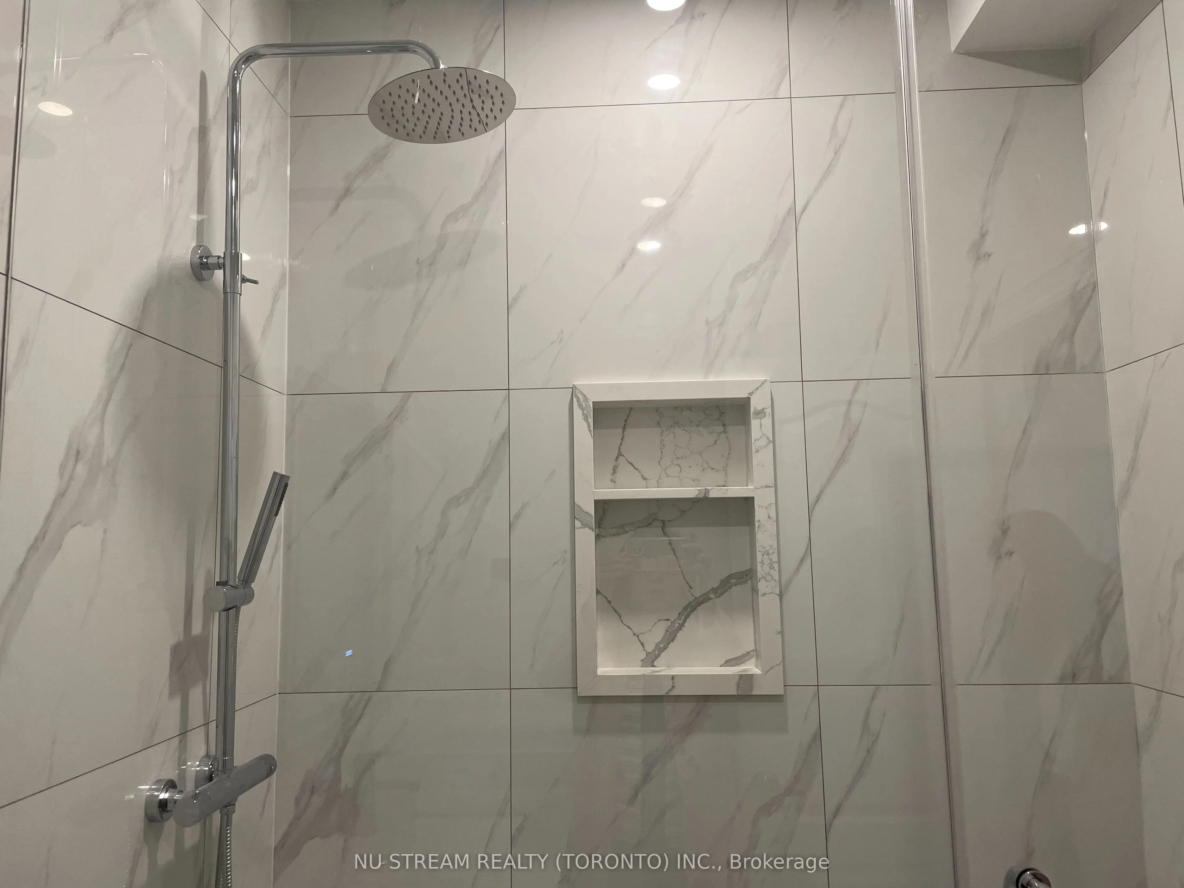 10 Drizzel Crescent #Lower