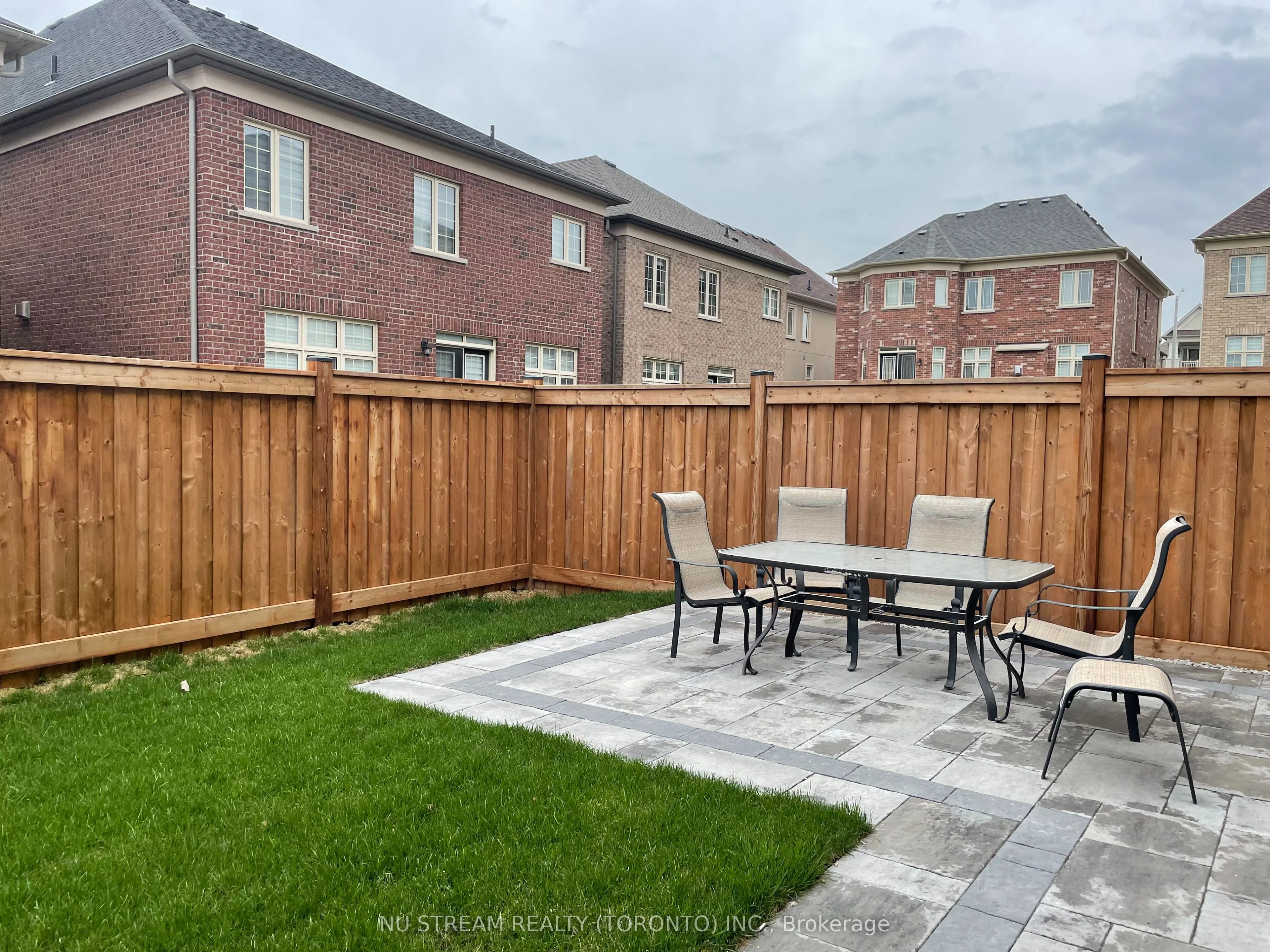 10 Drizzel Crescent #Lower