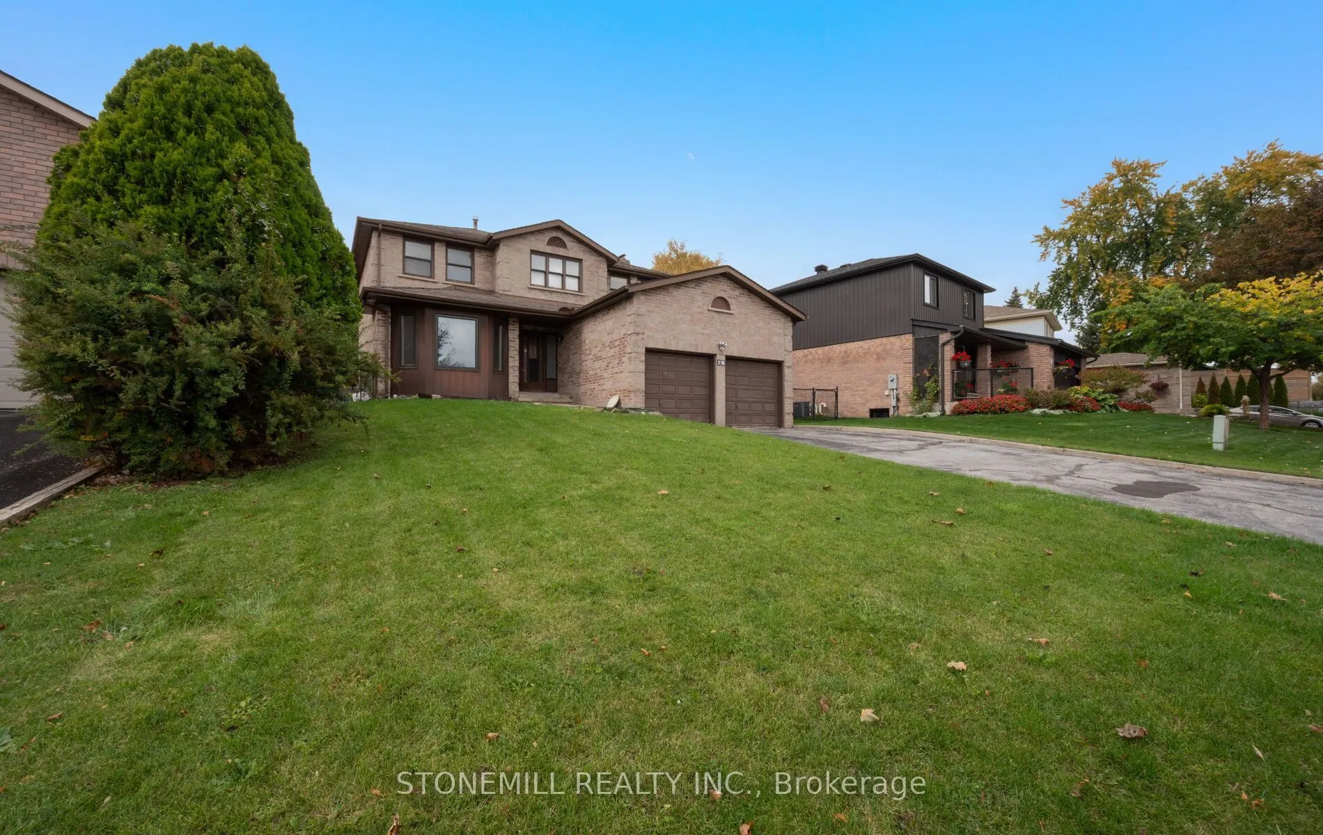 76 Collings Avenue