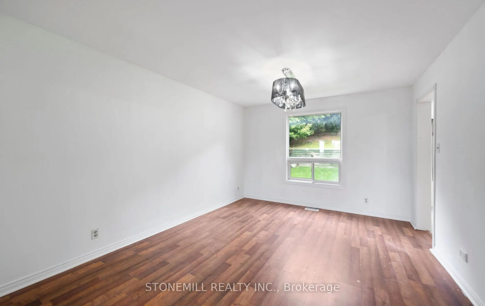 76 Collings Avenue