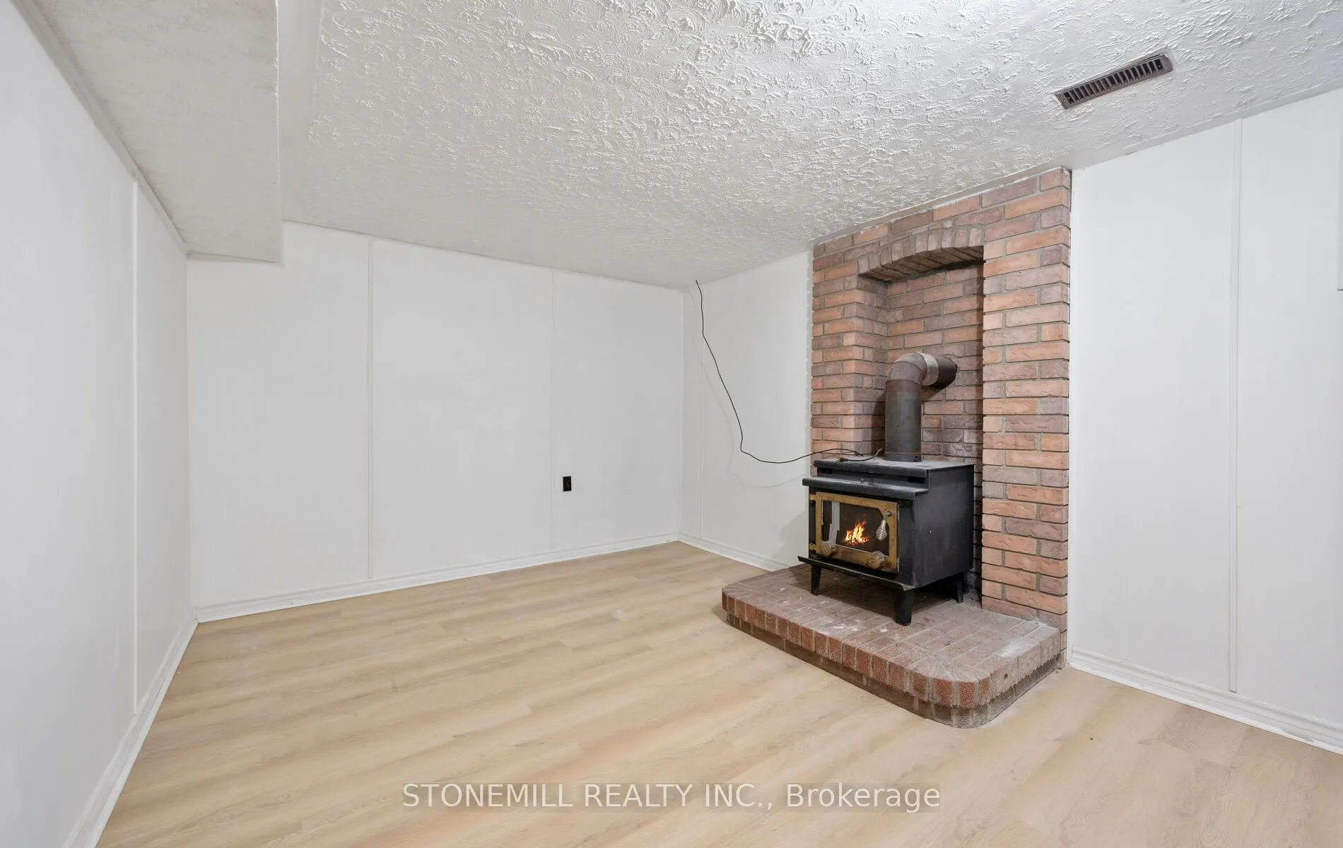 76 Collings Avenue