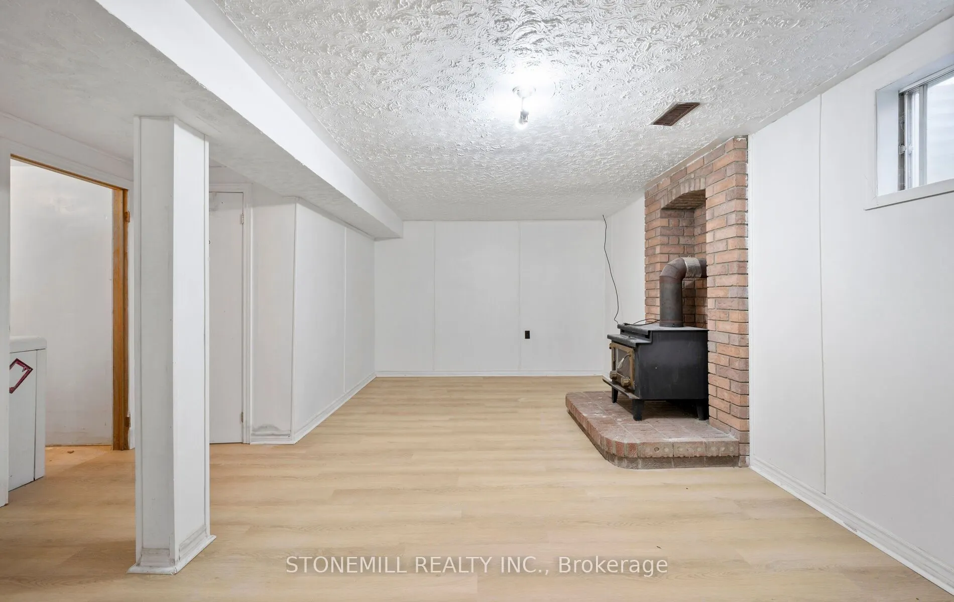 76 Collings Avenue