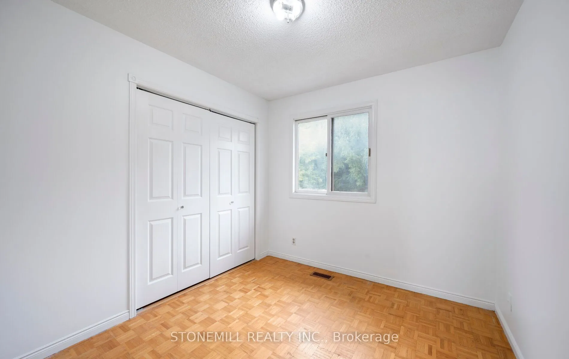 76 Collings Avenue
