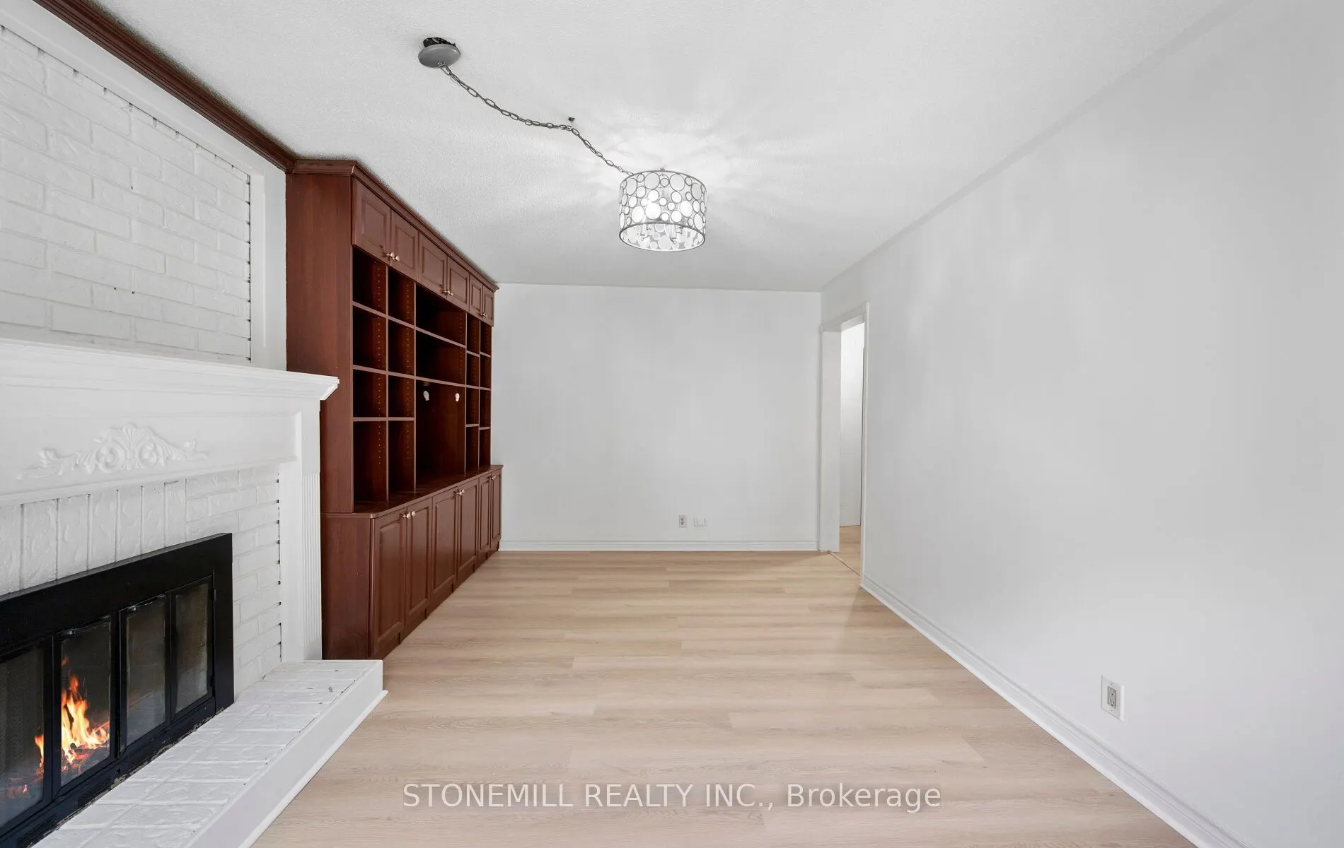 76 Collings Avenue
