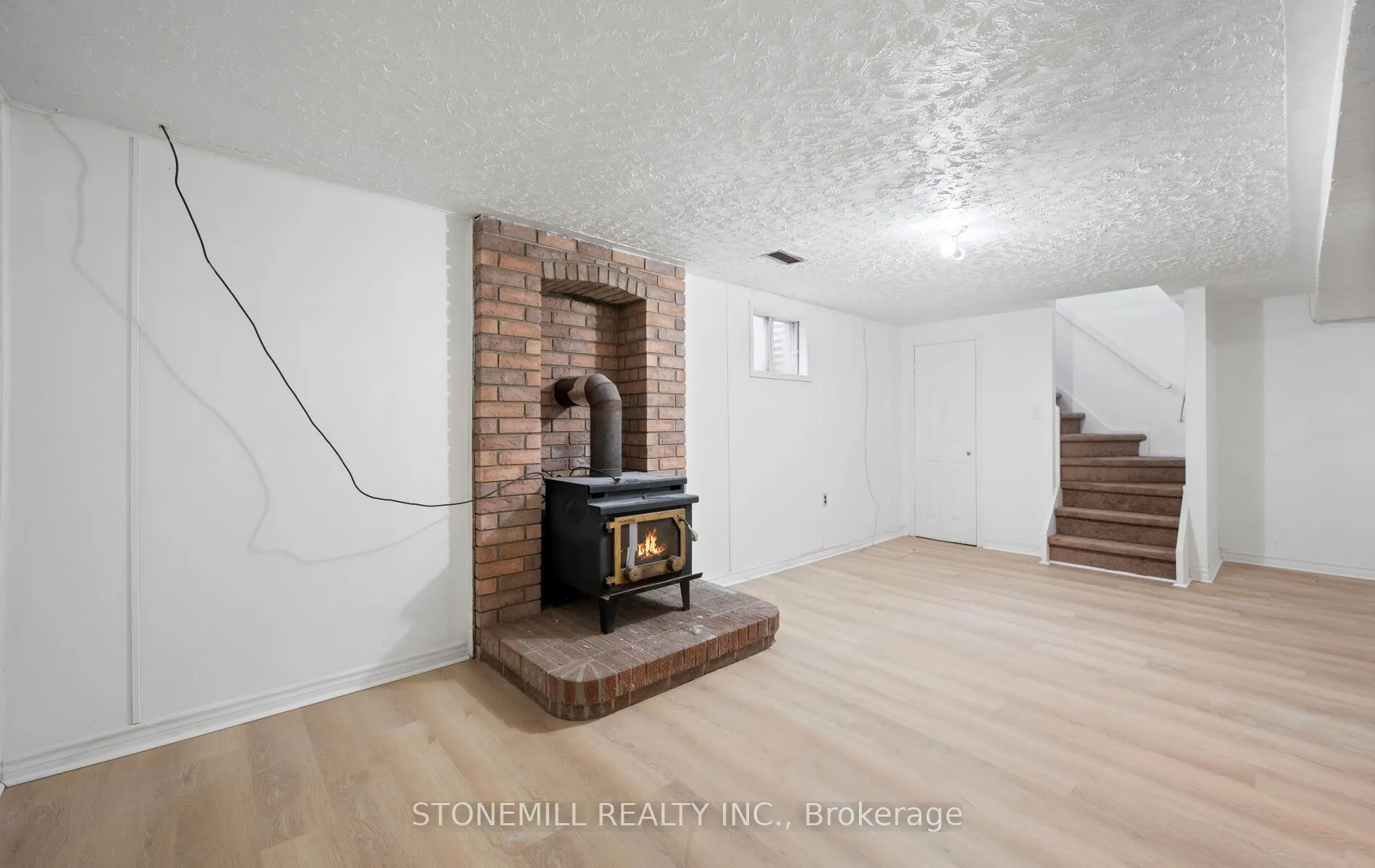 76 Collings Avenue