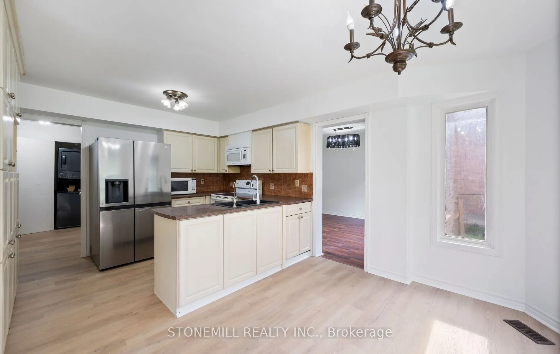 76 Collings Avenue