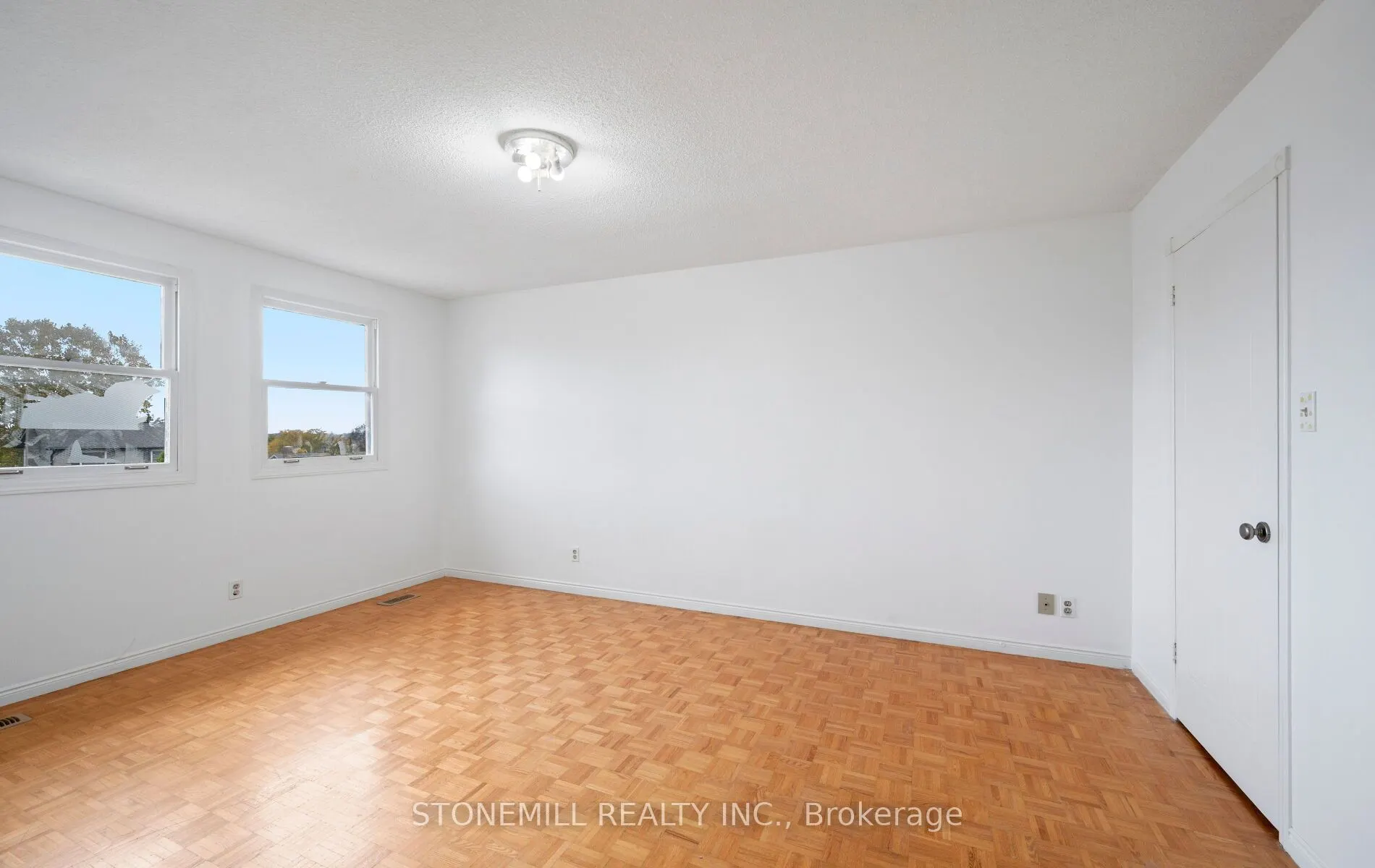 76 Collings Avenue