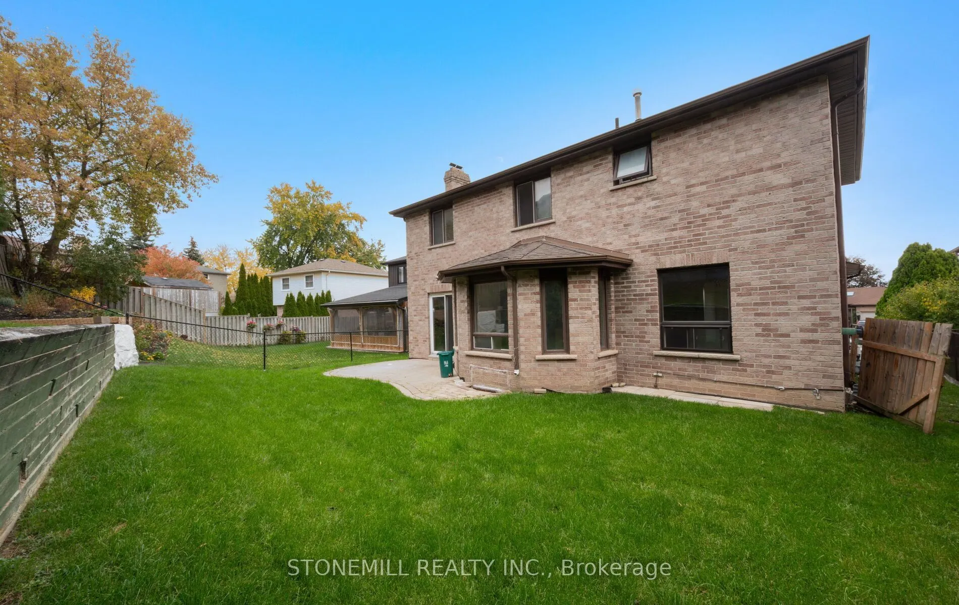 76 Collings Avenue
