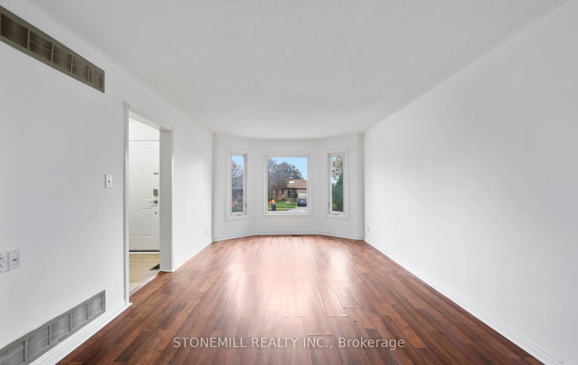 76 Collings Avenue