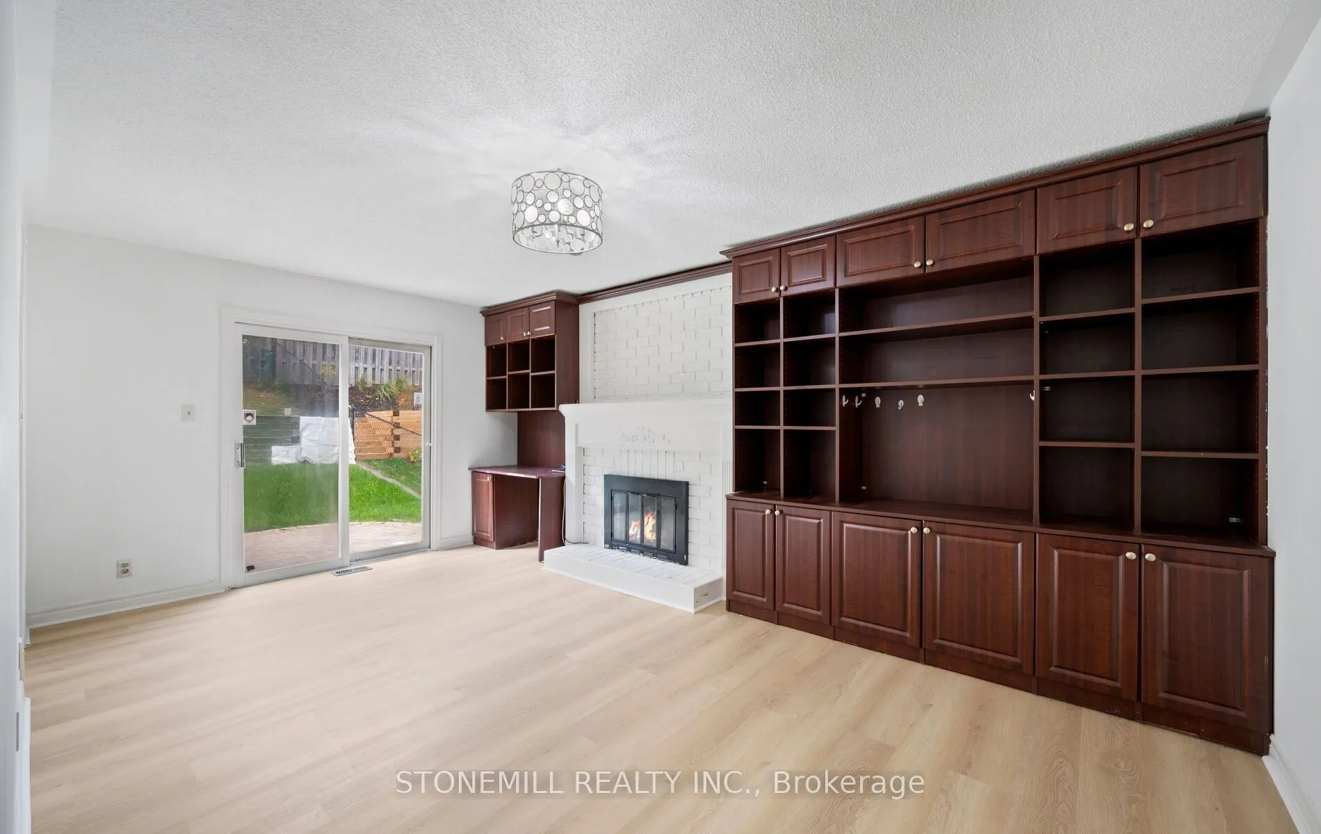 76 Collings Avenue