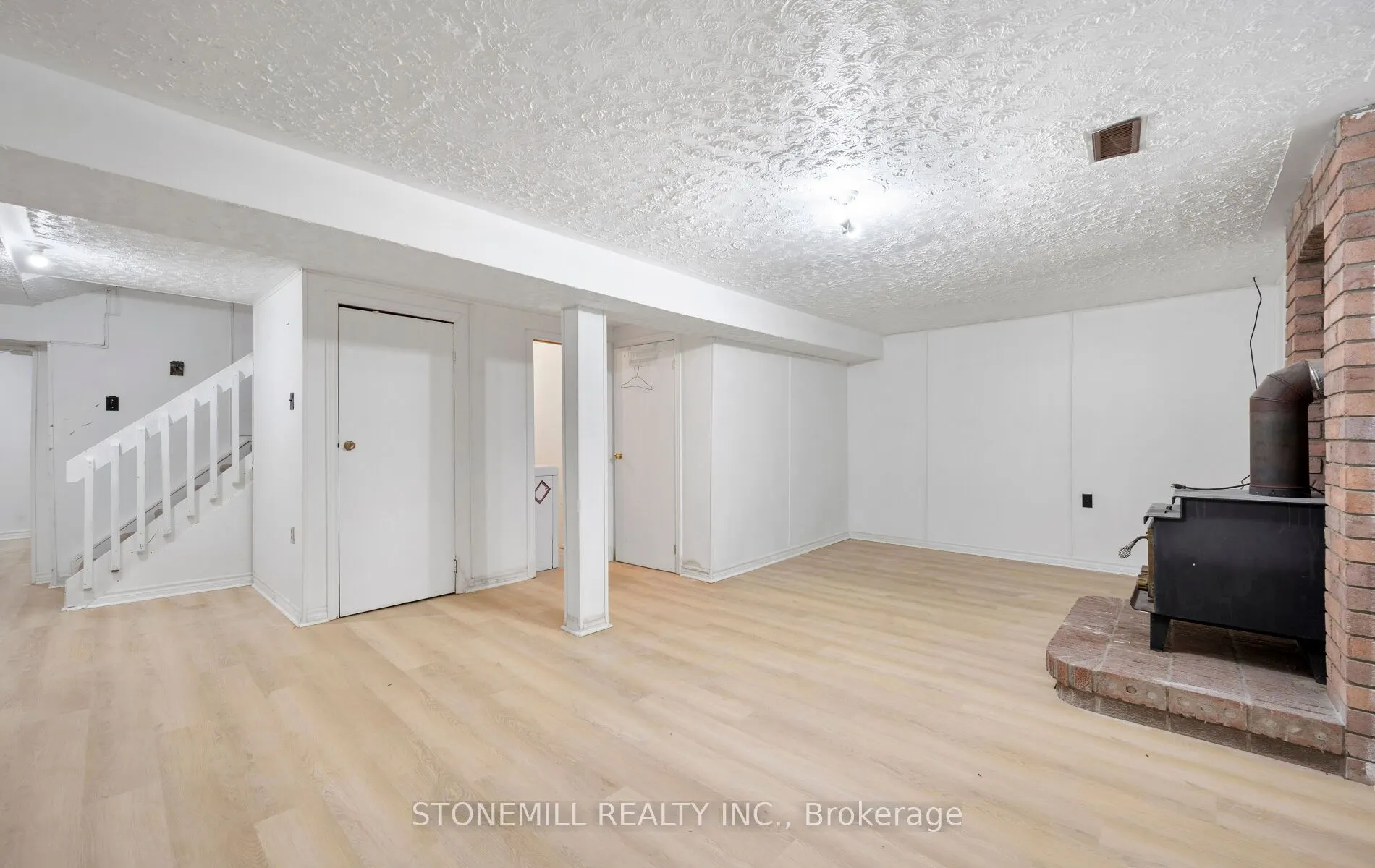 76 Collings Avenue