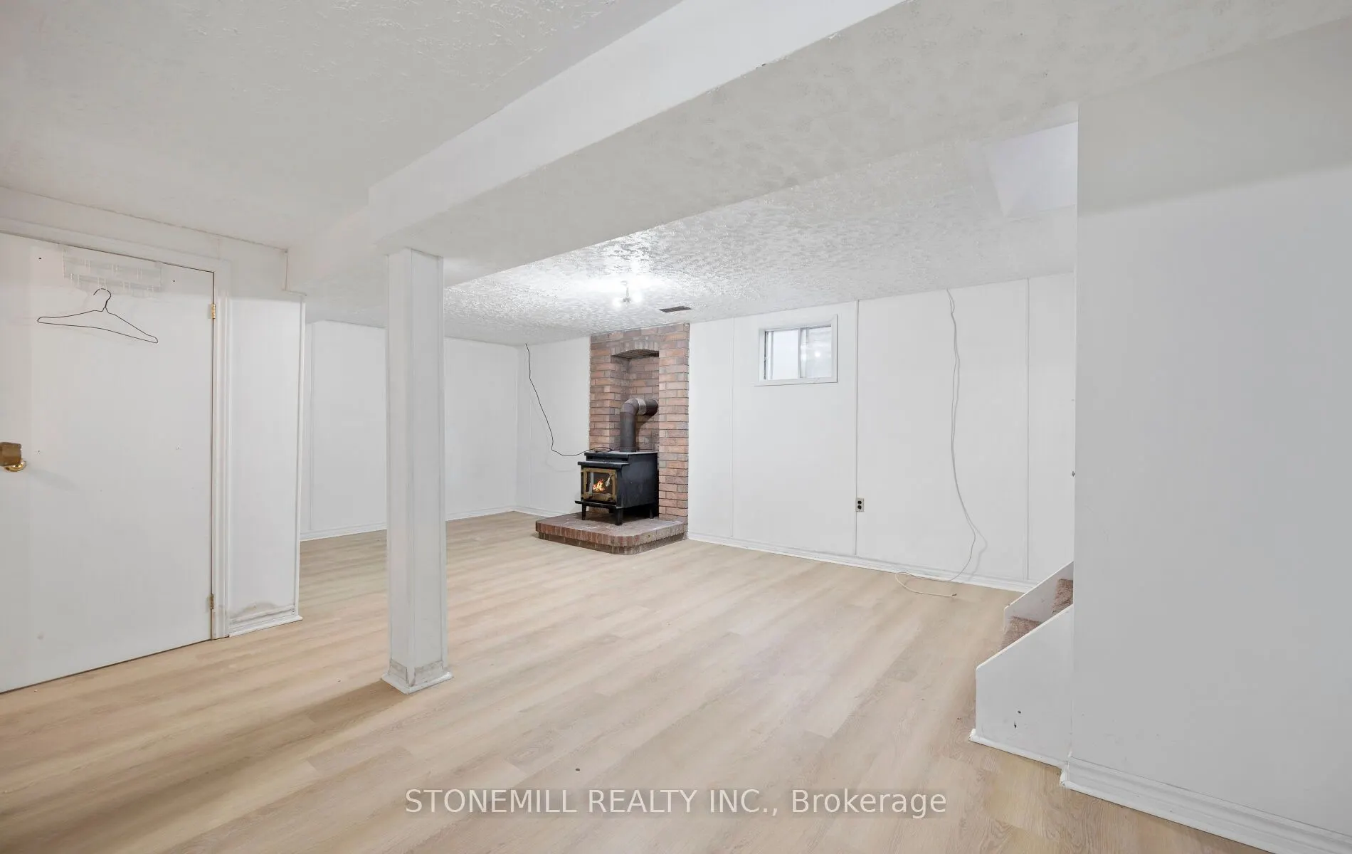 76 Collings Avenue