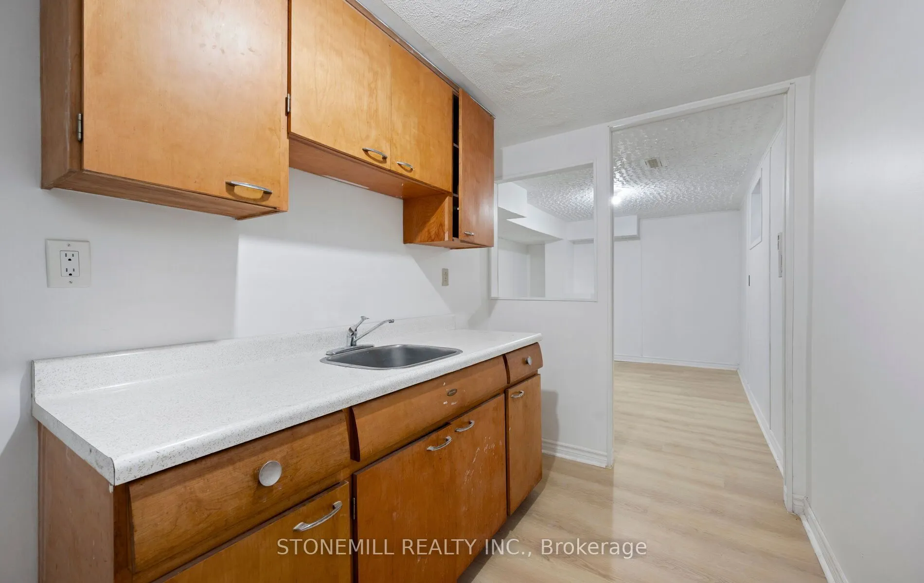 76 Collings Avenue