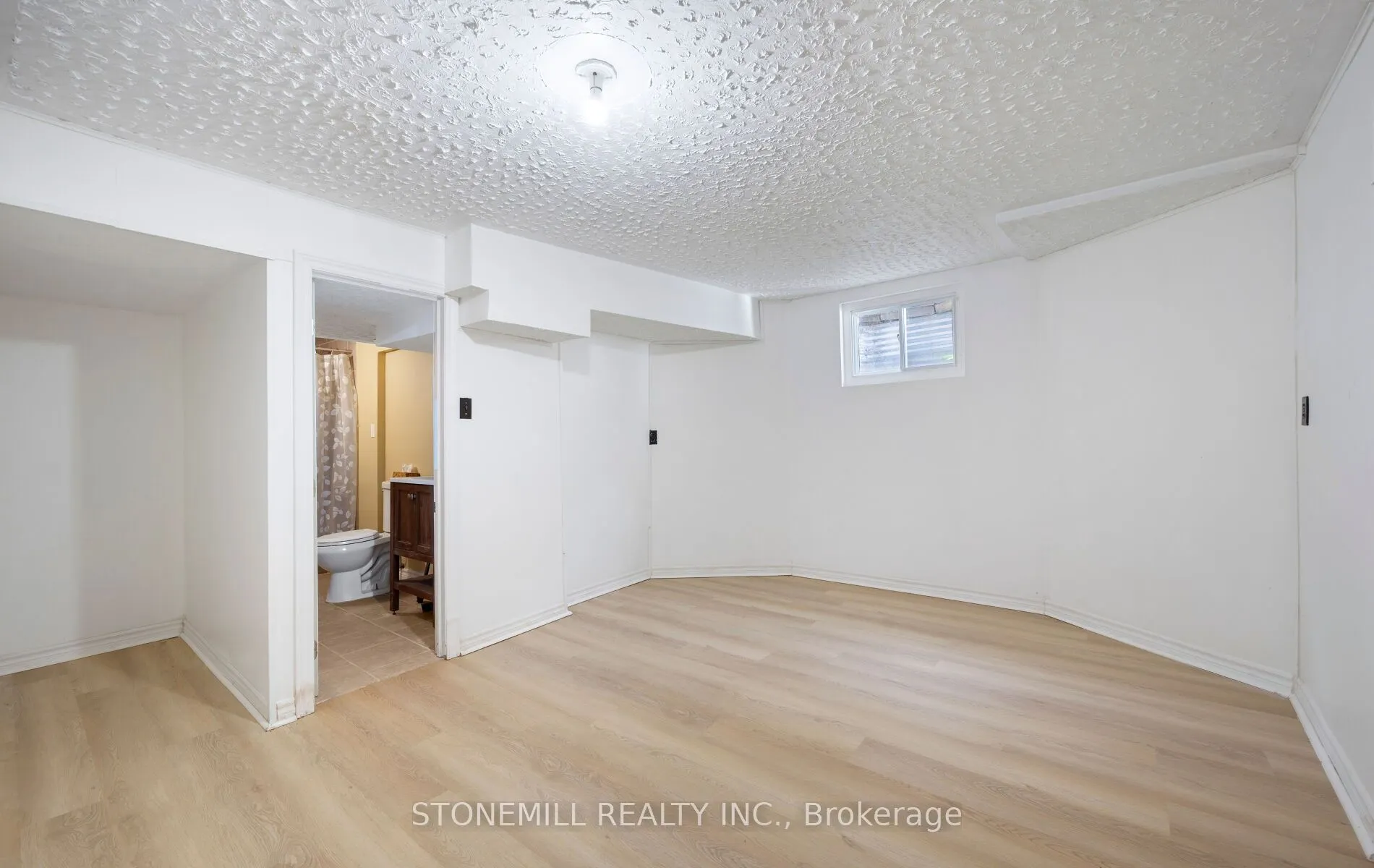 76 Collings Avenue