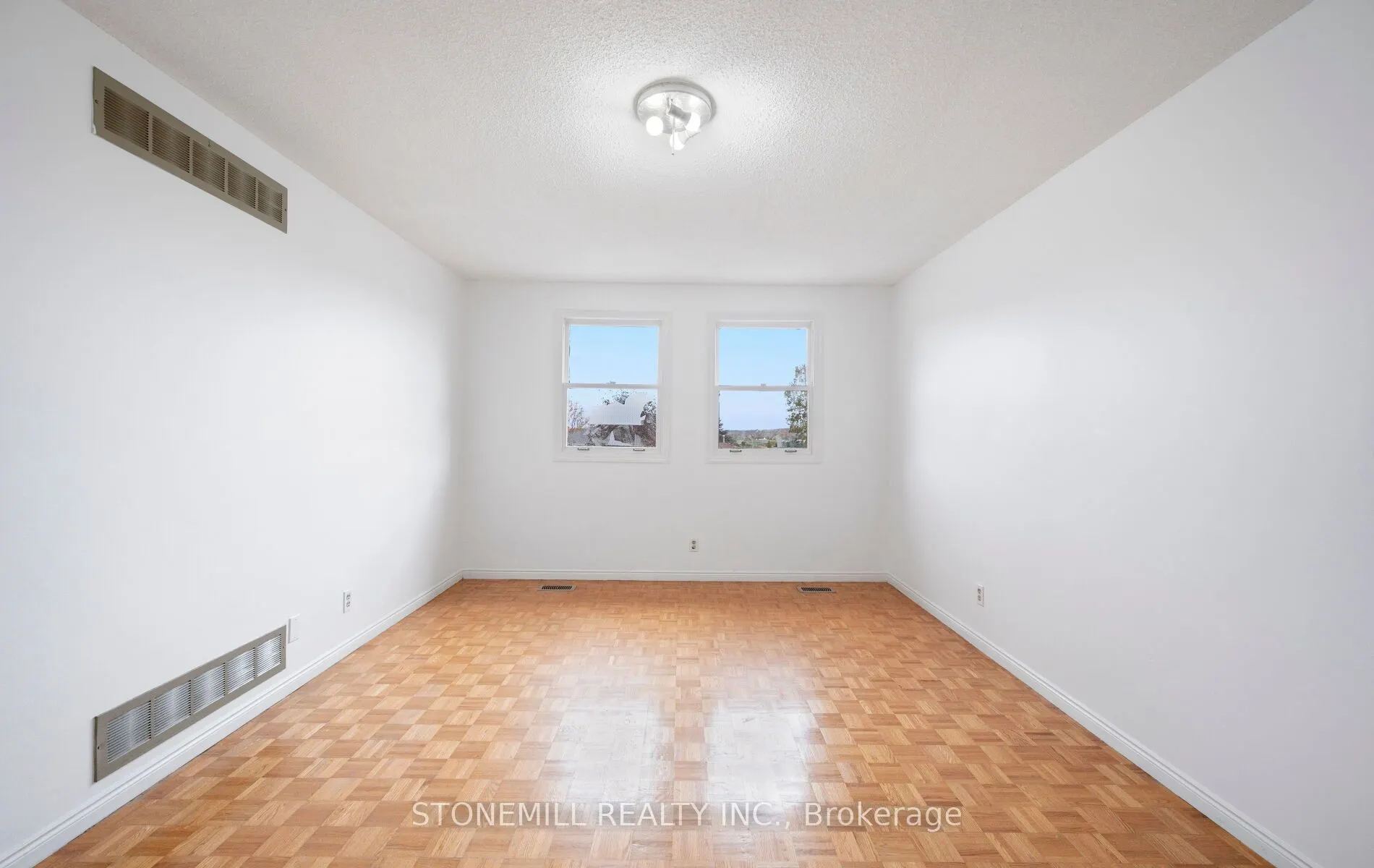 76 Collings Avenue